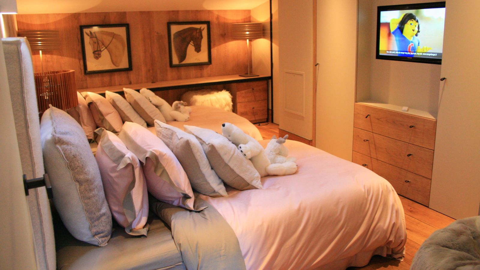 Luxury-Ski-Apartment-Megeve-Heavenly-Apartment-Oxford-Ski-Bedroom.JPG