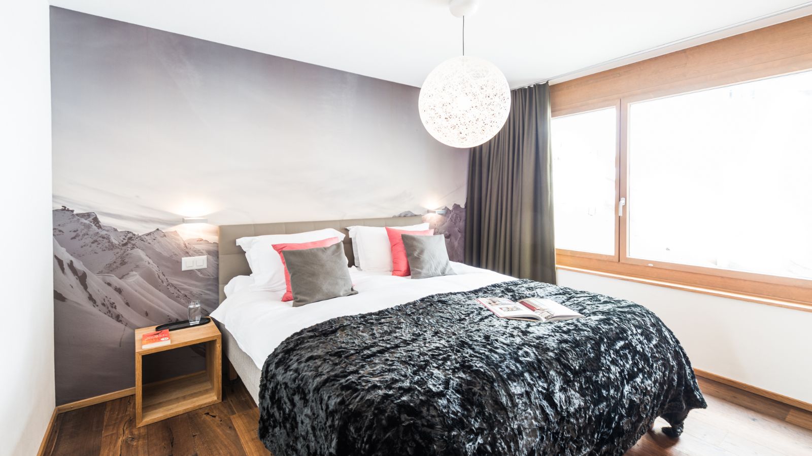 Luxury-Ski-Chalet-Zermatt-Chalet-Matten-Oxford-Ski-Bedroom (4).jpg