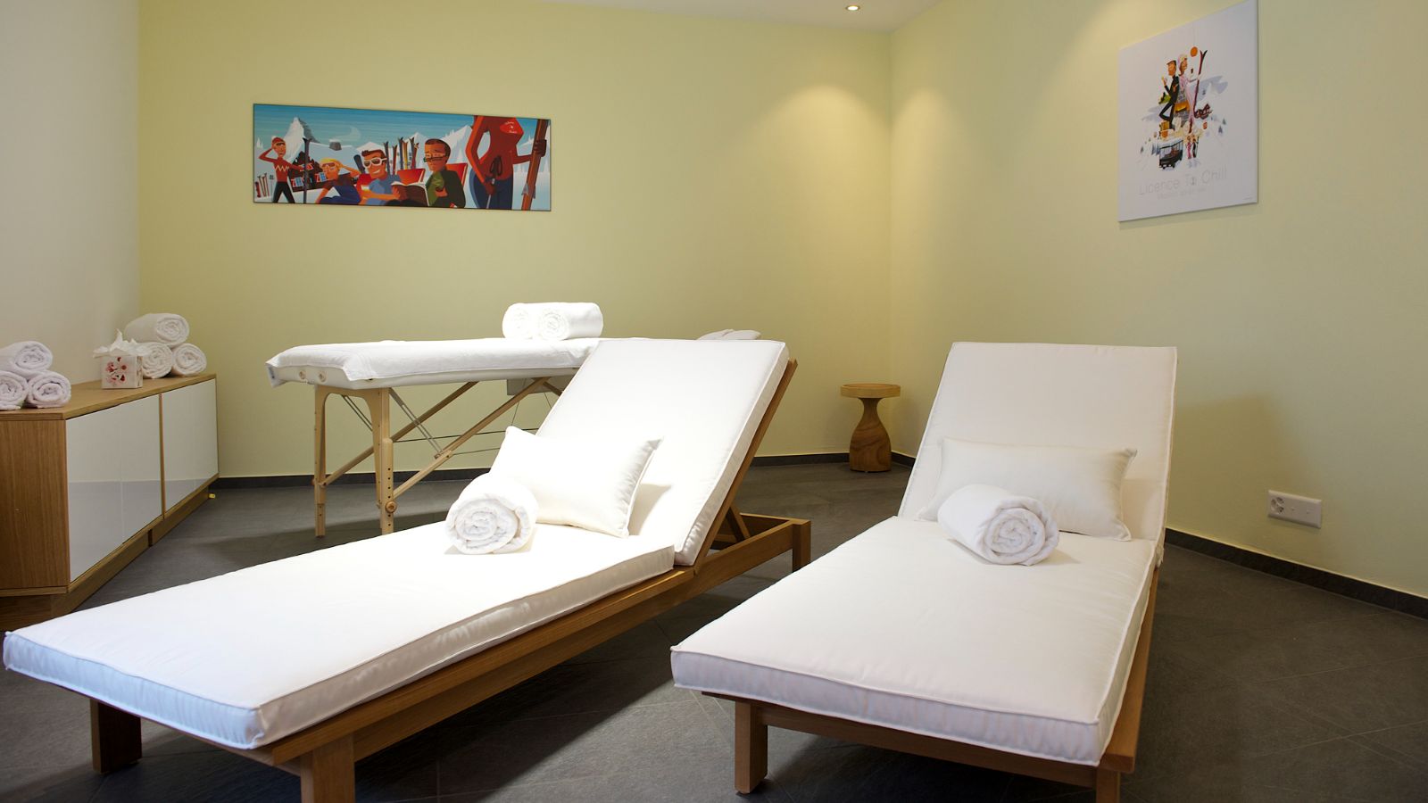 Luxury-Ski-Chalet-Zermatt-Chalet-Matten-Oxford-Ski-Massage-Room.jpg