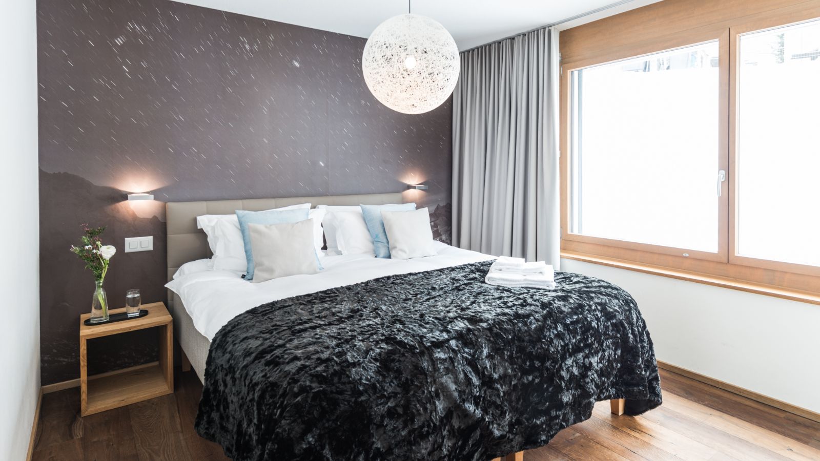 Luxury-Ski-Chalet-Zermatt-Chalet-Matten-Oxford-Ski-Bedroom (2).jpg