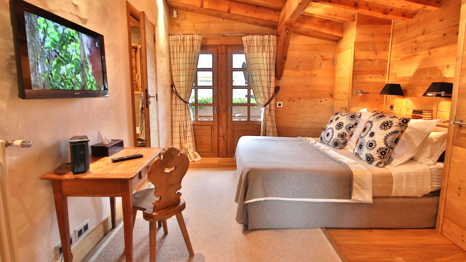 Luxury-Ski-Chalet-Megeve-Chalet-Bouvier-Oxford-Ski-Bedroom (2).JPG