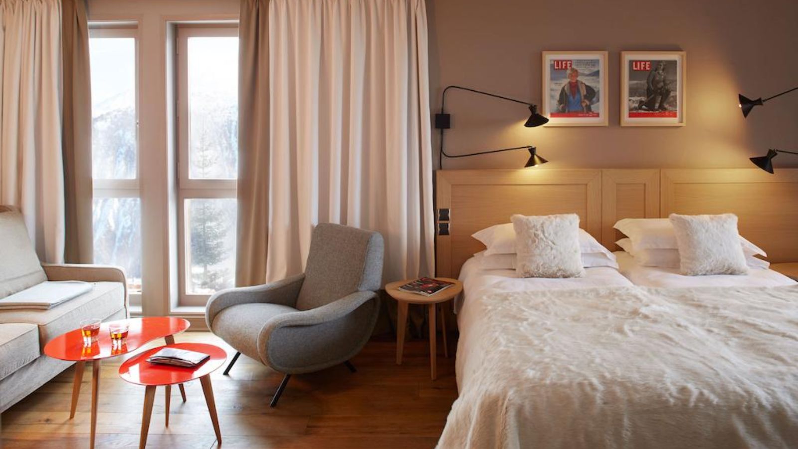 Luxury-Ski-Hotel-Courchevel-1850-Hotel-des-Trois-Vallees-Bedroom (9).jpg