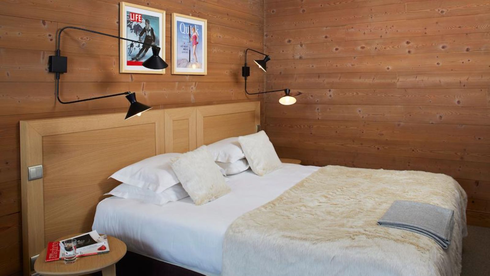 Luxury-Ski-Hotel-Courchevel-1850-Hotel-des-Trois-Vallees-Bedroom (8).jpg