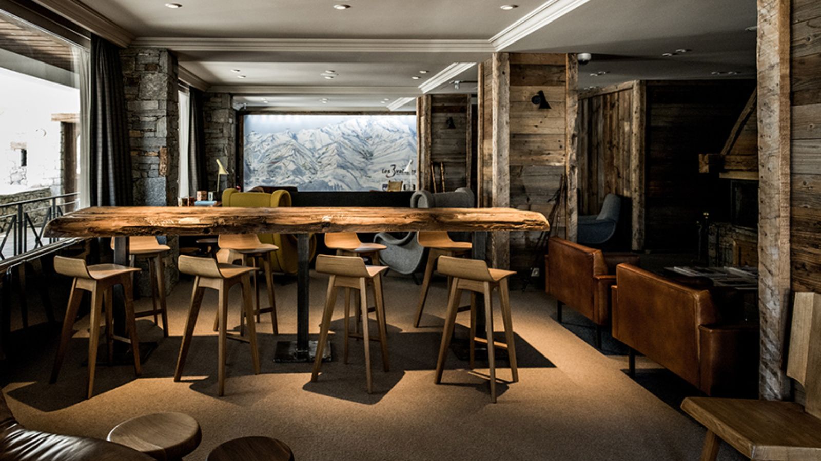 Luxury-Ski-Hotel-Courchevel-1850-Hotel-des-Trois-Vallees-Bar2.jpg
