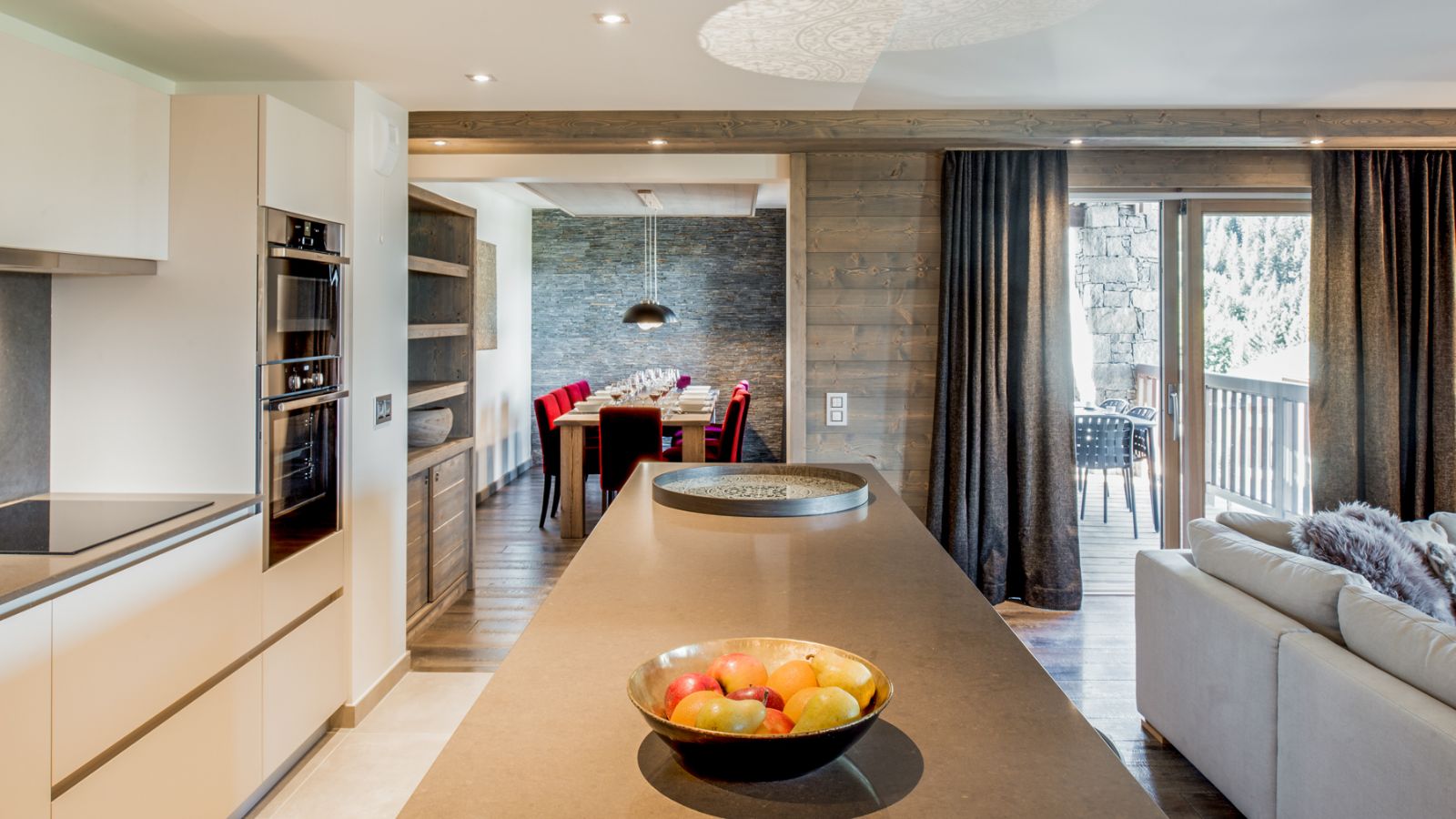 Luxury-ski-Apartment-Courchevel-1650-Mammoth_lodge-Oxford-Ski-Kitchen (2).jpg