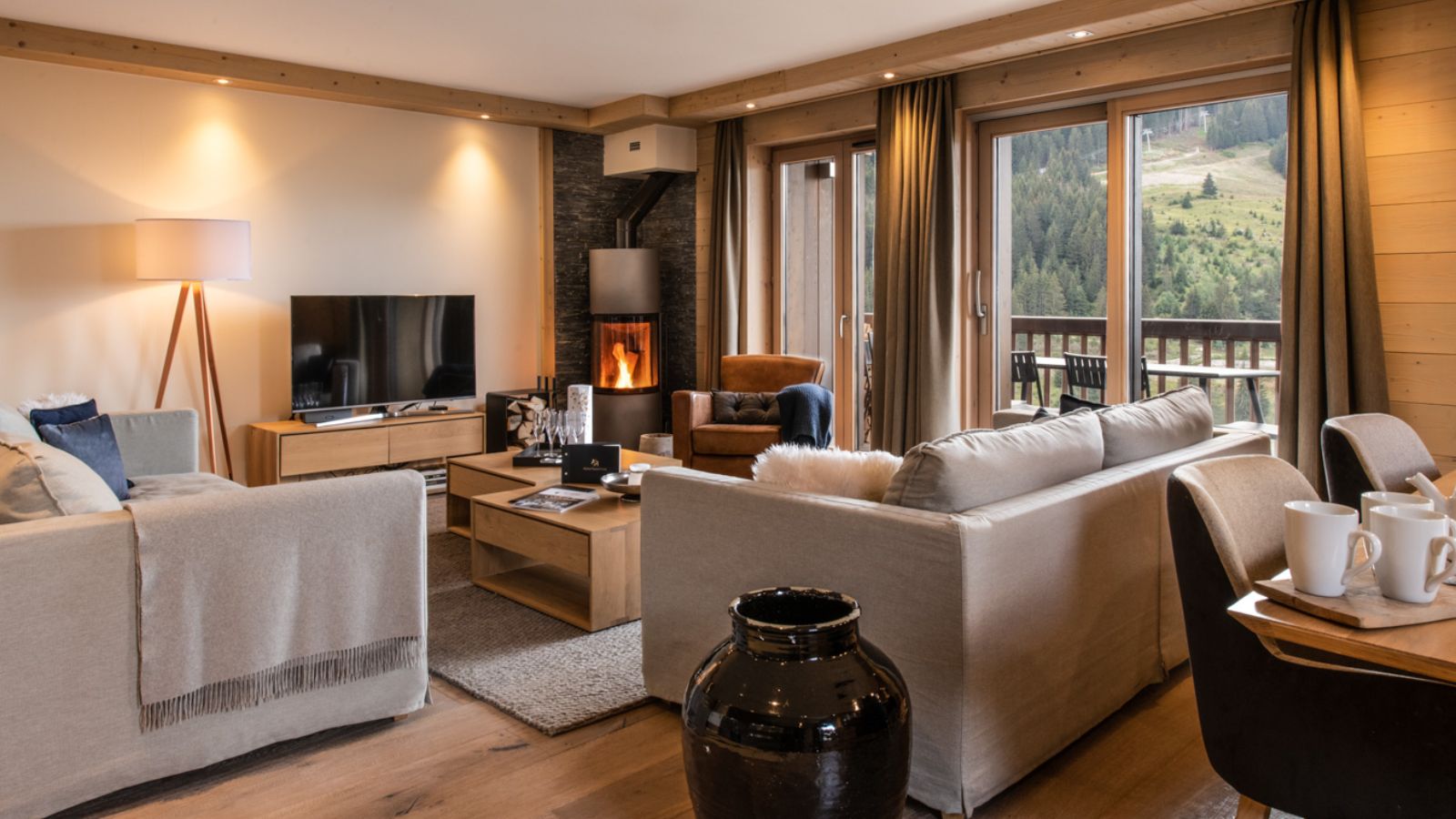 Luxury-ski-Apartment-Courchevel-1650-Mammoth_lodge-Oxford-Ski-Lounge (7).jpg