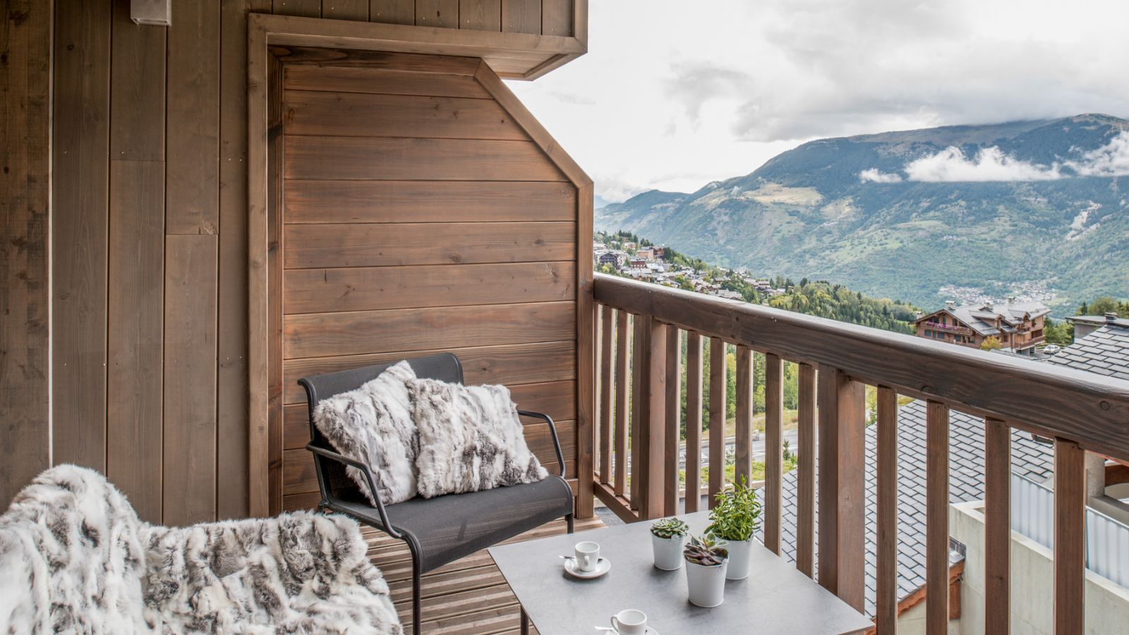 Luxury-ski-Apartment-Courchevel-1650-Mammoth_lodge-Oxford-Ski-Terrace.jpg