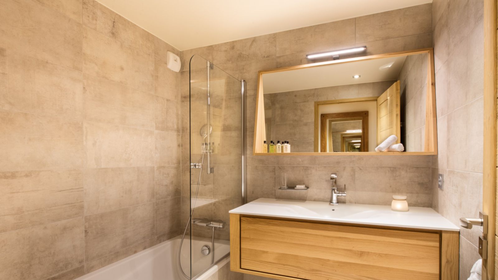 Luxury-ski-Apartment-Courchevel-1650-Mammoth_lodge-Oxford-Ski-Bathroom2.jpg