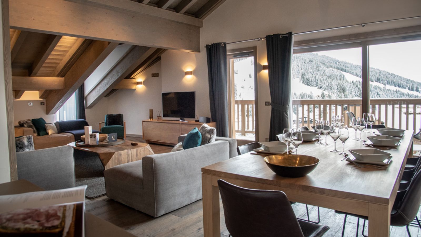 Luxury-ski-chalet-courchevel-1650-Le-C-Oxford-Ski-Dining4.jpg