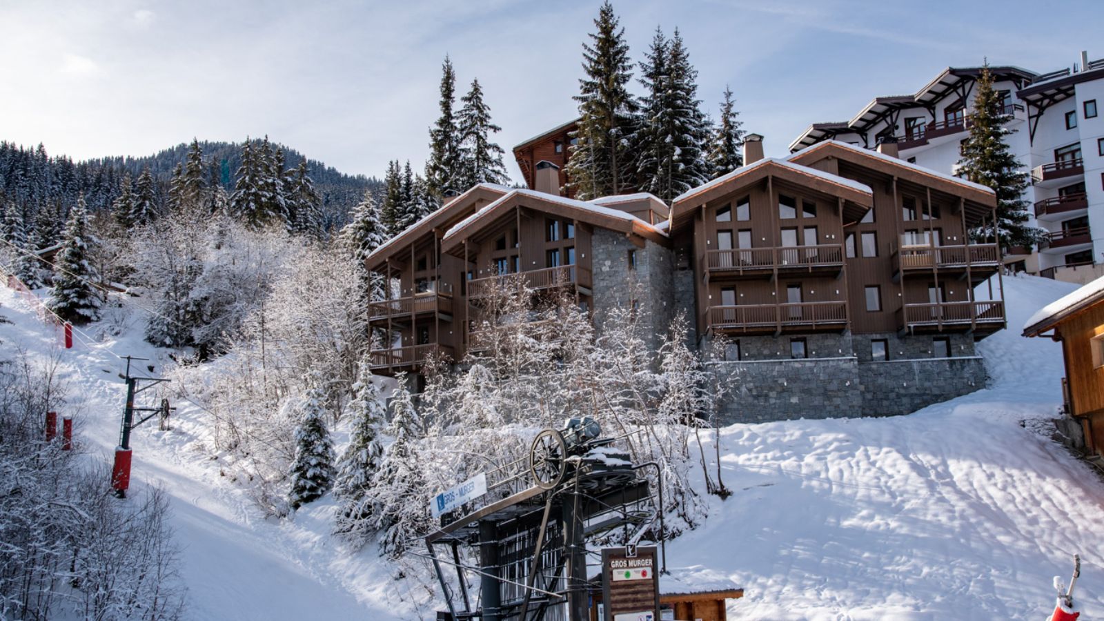 Luxury-ski-chalet-La-Tania-Yellowstone-Lodge-Oxford-Ski-Exterior.jpg