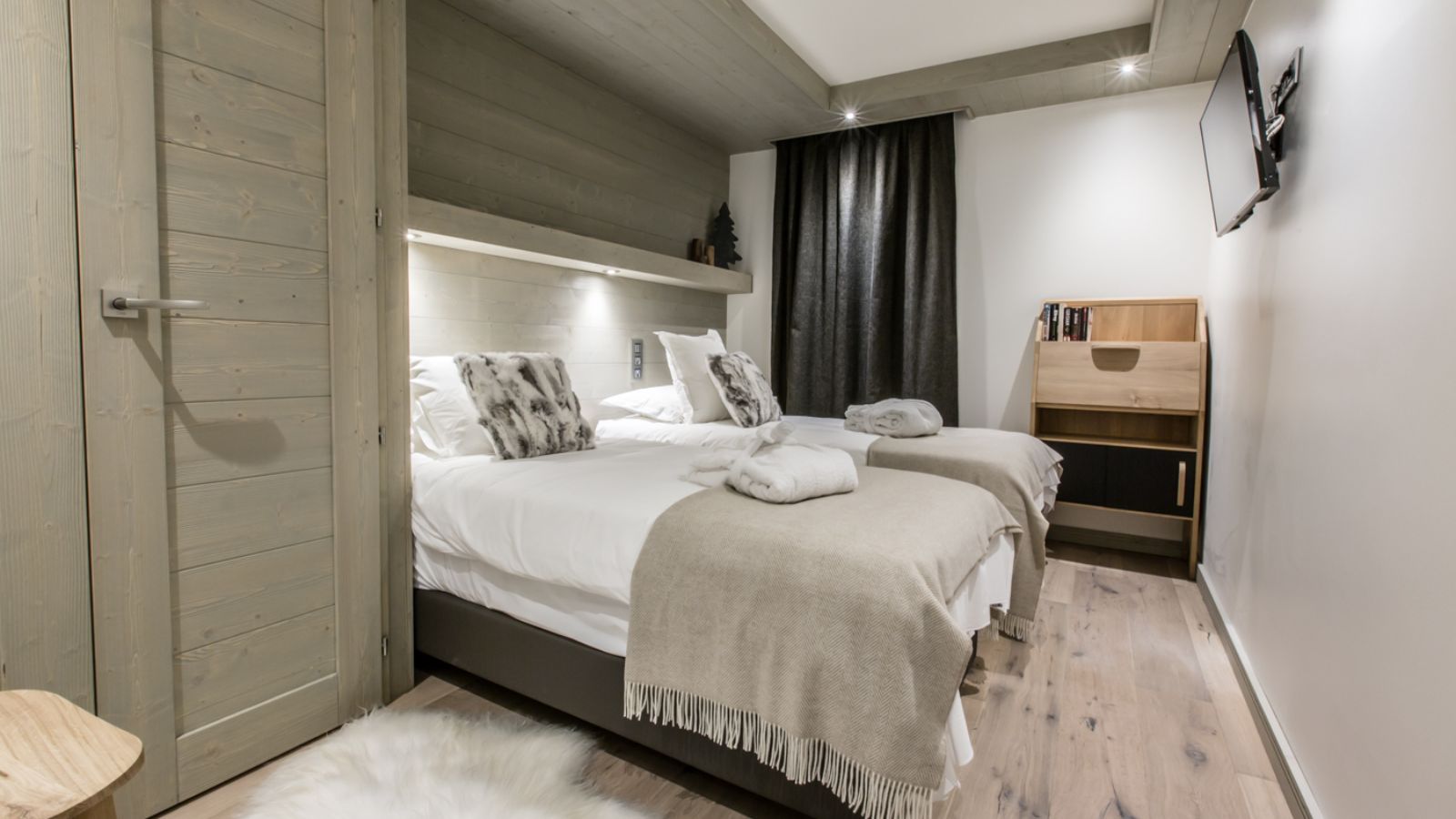 Luxury-ski-Chalet-Courchevel-1650-Keystone-Lodge-Oxford-Ski-Bedroom (20).jpg