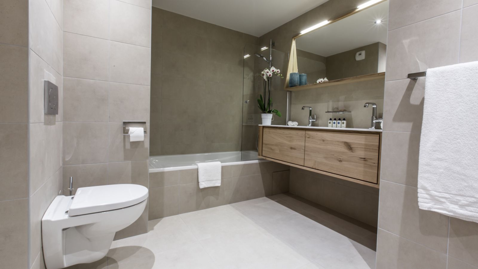 Luxury-ski-Chalet-Courchevel-1650-Keystone-Lodge-Oxford-Ski-Bathroom.jpg