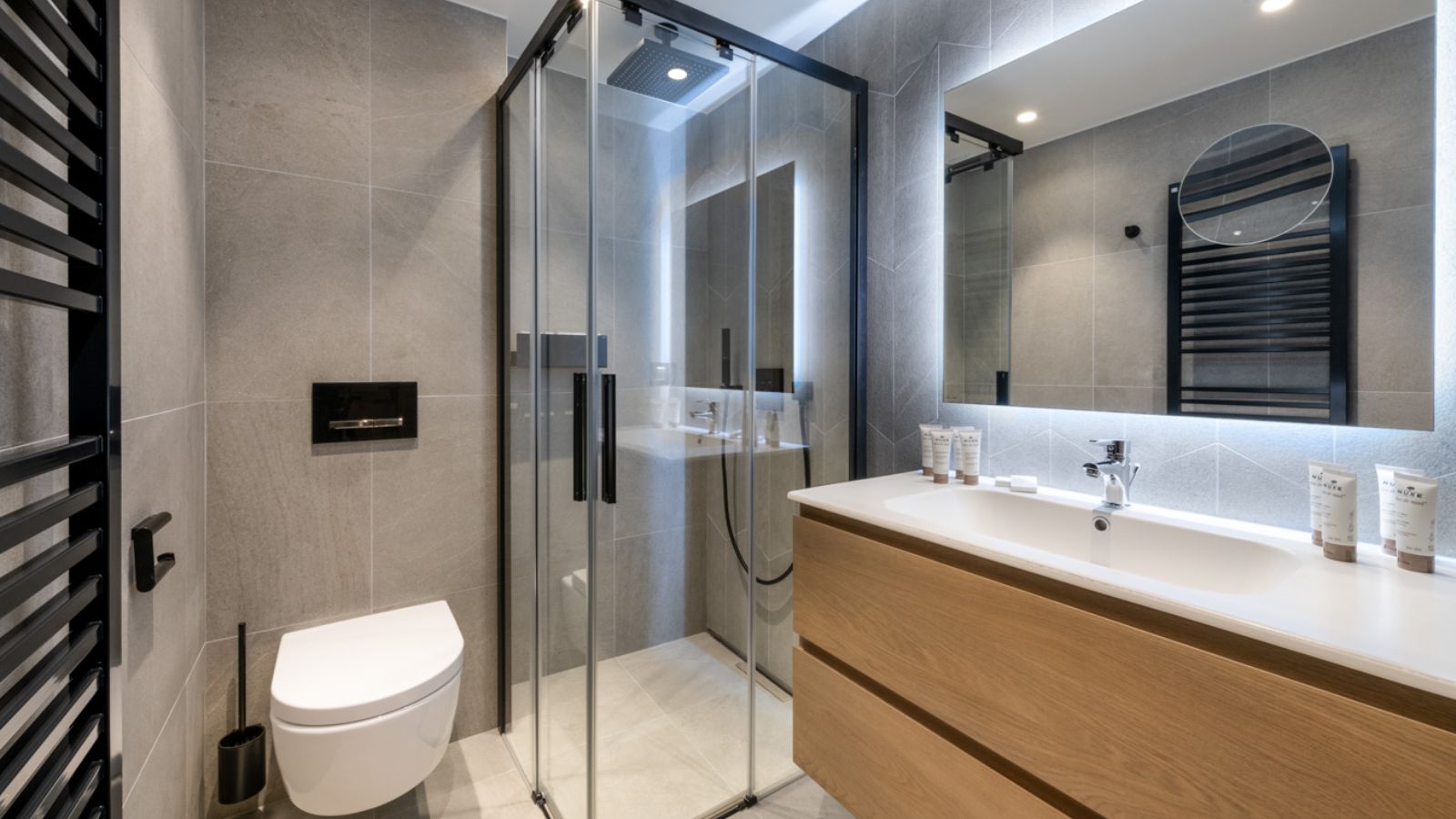 Luxury-ski-Chalet-Val-dIsere-Vail-Lodge-Oxford-Ski-Bathroom.jpg