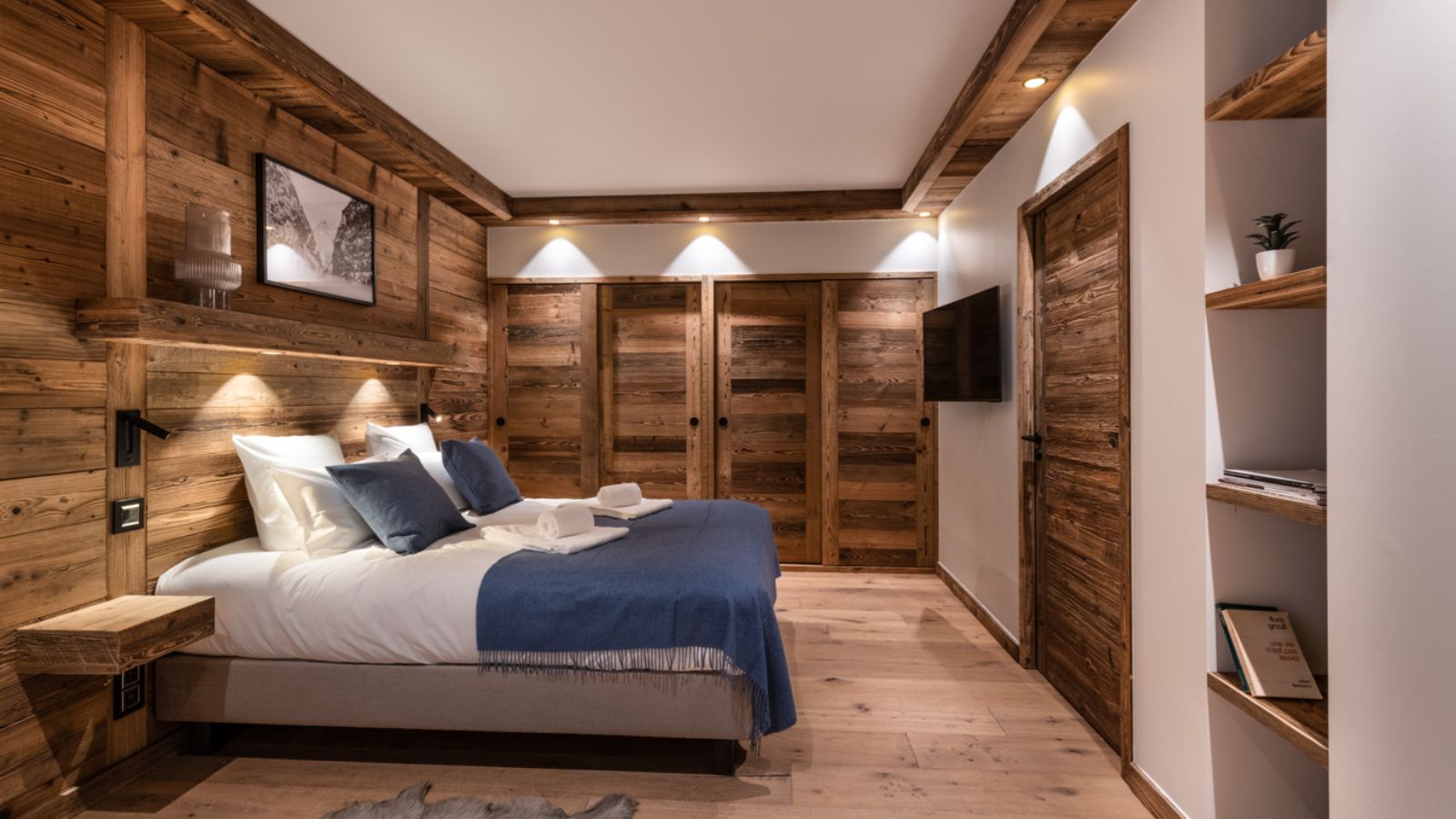 Luxury-ski-Chalet-Val-dIsere-Vail-Lodge-Oxford-Ski-Bedroom (1).jpg