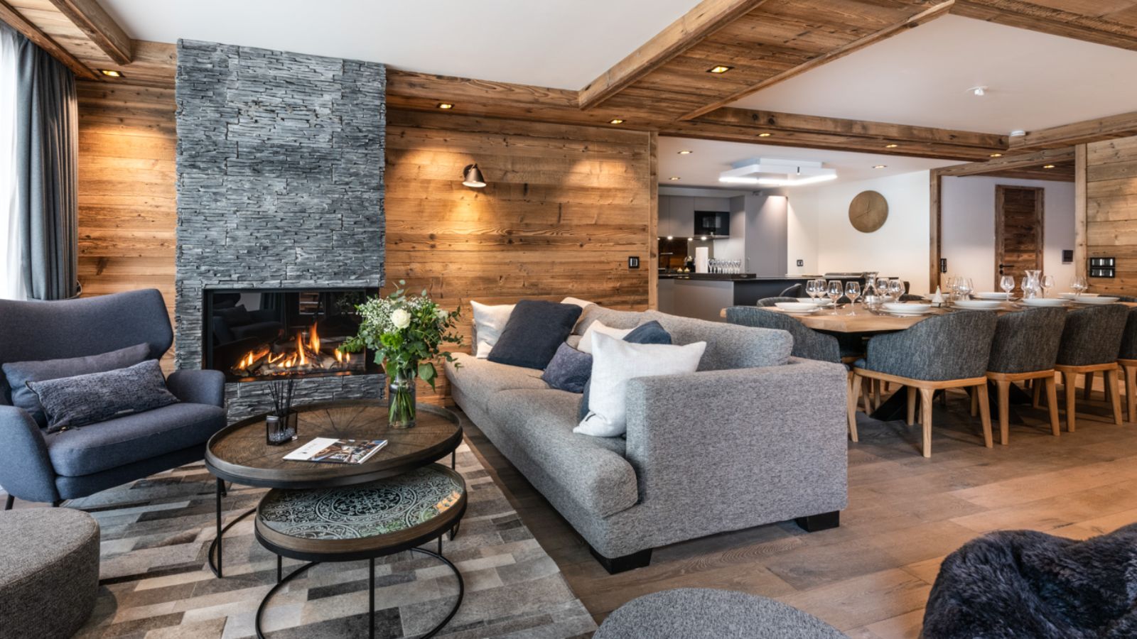 Luxury-ski-Chalet-Val-dIsere-Vail-Lodge-Oxford-Ski-Lounge-Fireplace.jpg