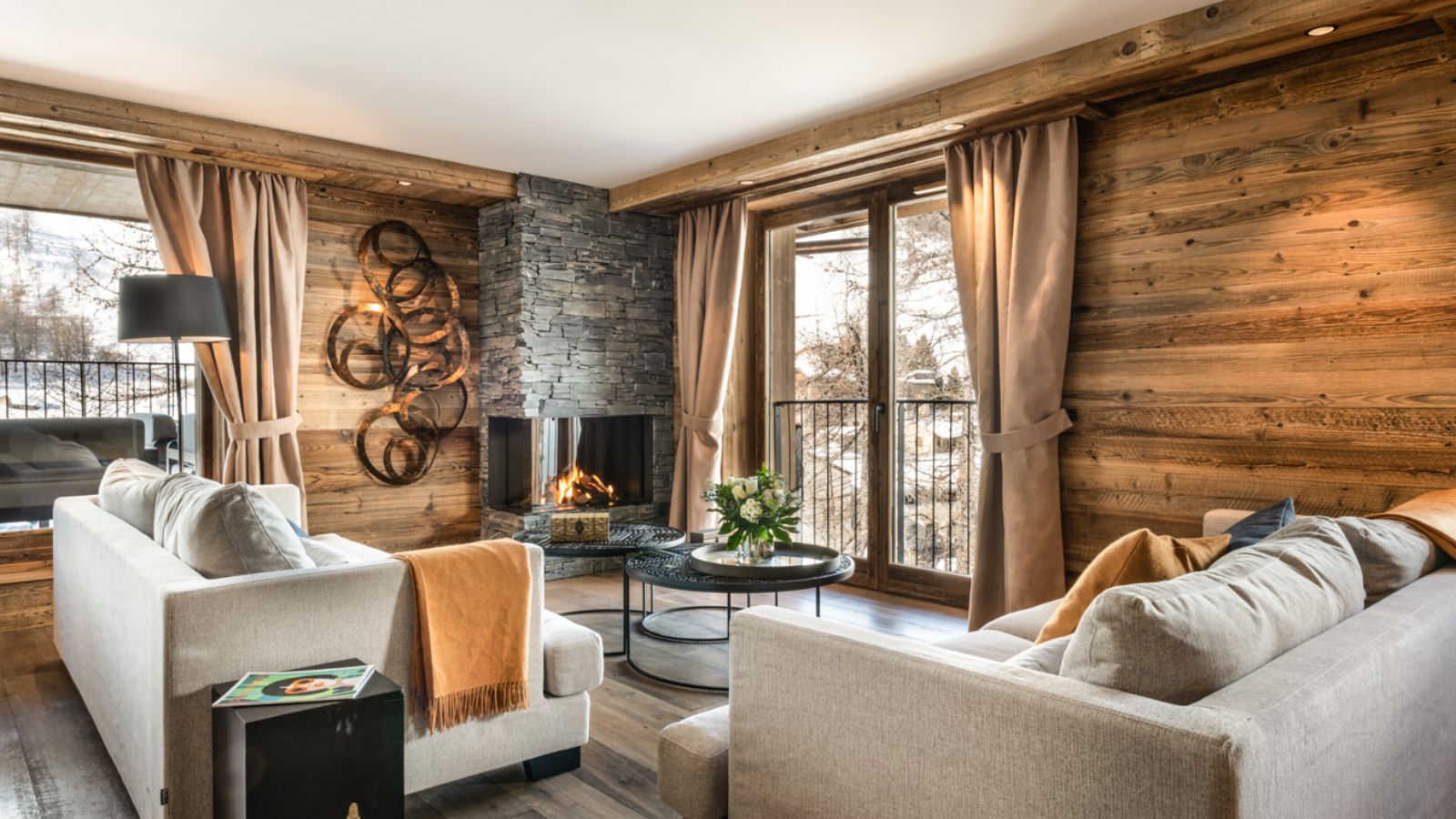 Luxury-ski-Chalet-Val-dIsere-Vail-Lodge-Oxford-Ski-Sitting_room.jpg