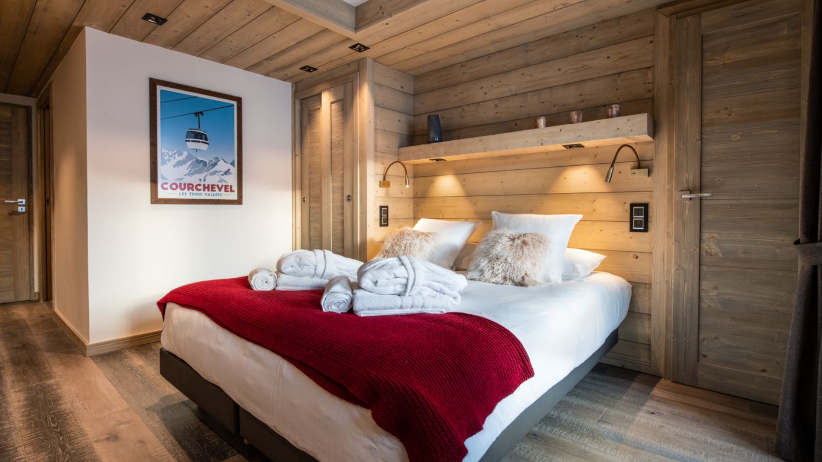 Luxury-ski-Chalet-Val-dIsere-Alaska-Lodge-Oxford-Ski-Bedroom (21).jpg