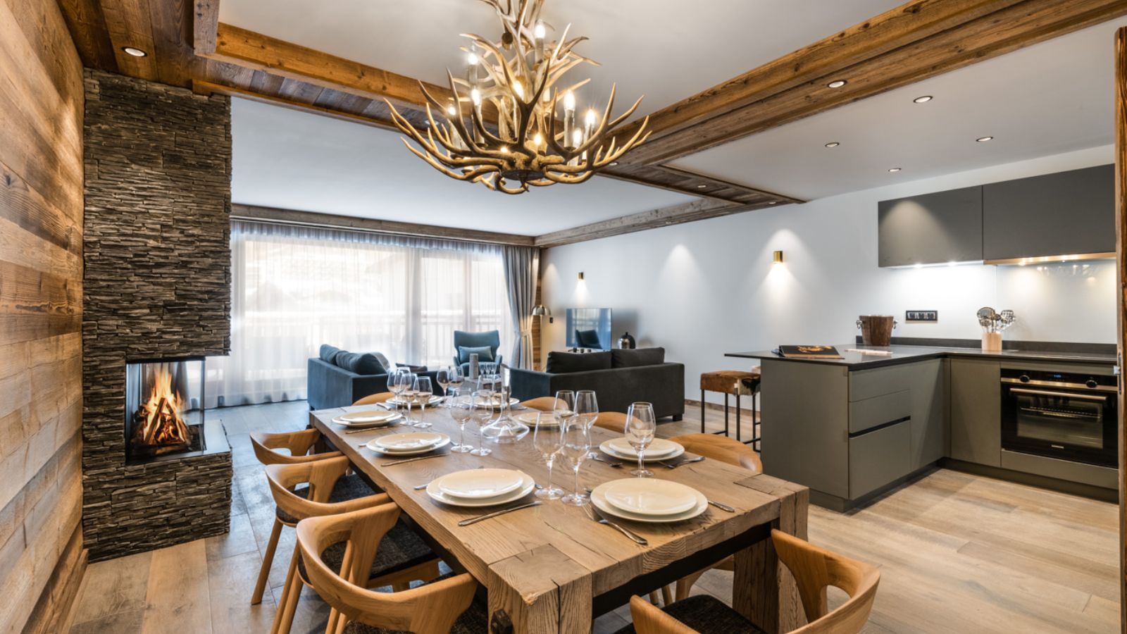 Luxury-ski-Chalet-Val-dIsere-Alaska-Lodge-Oxford-Ski-Dining.jpg