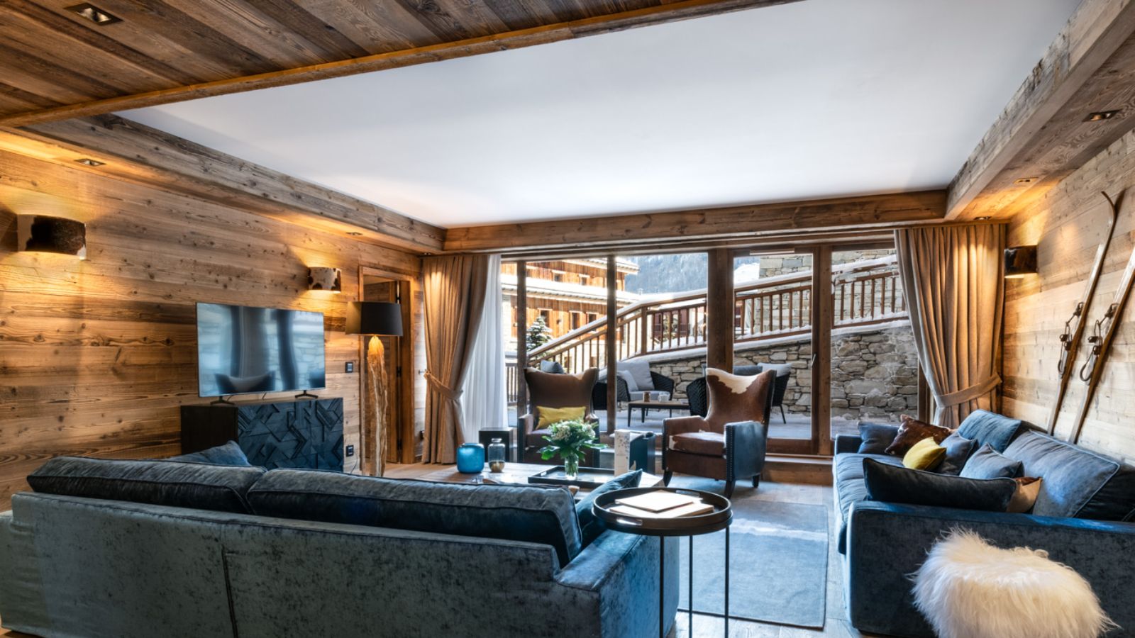 Luxury-ski-Chalet-Val-dIsere-Alaska-Lodge-Oxford-Ski-Lounge4.jpg