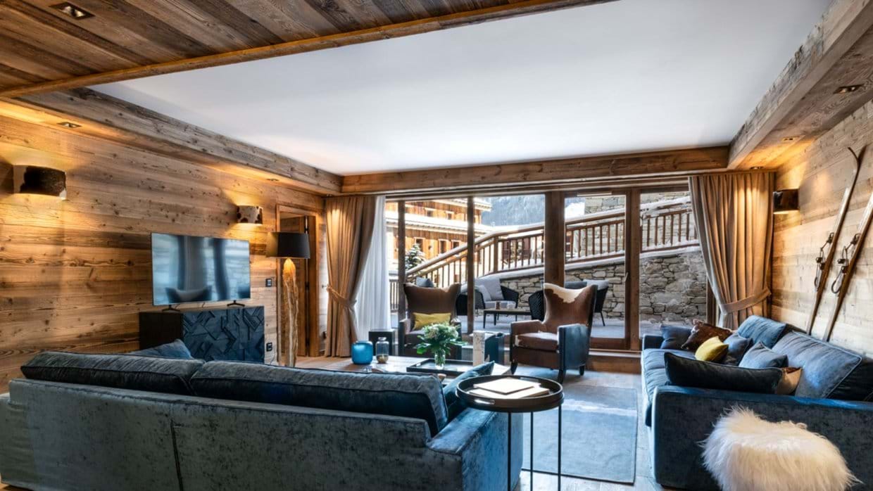 Luxury-ski-Chalet-Val-dIsere-Alaska-Lodge-Oxford-Ski-Lounge4.jpg