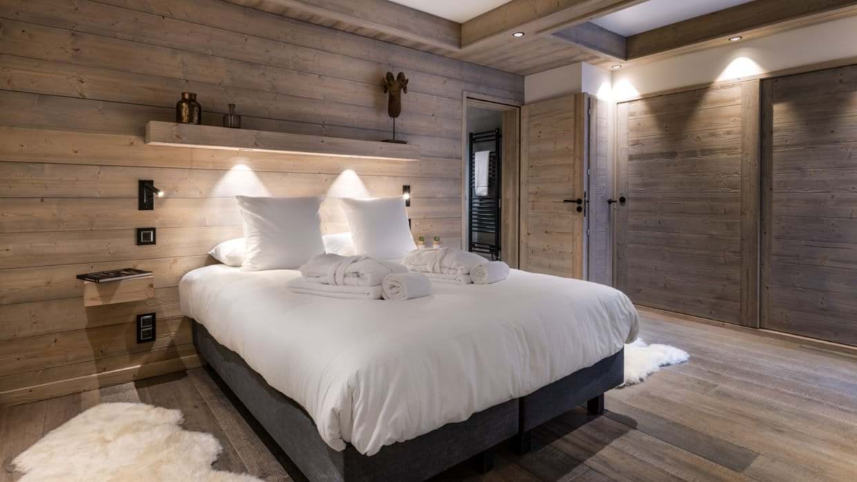 Luxury-ski-Chalet-Val-dIsere-Alaska-Lodge-Oxford-Ski-Bedroom (2).jpg