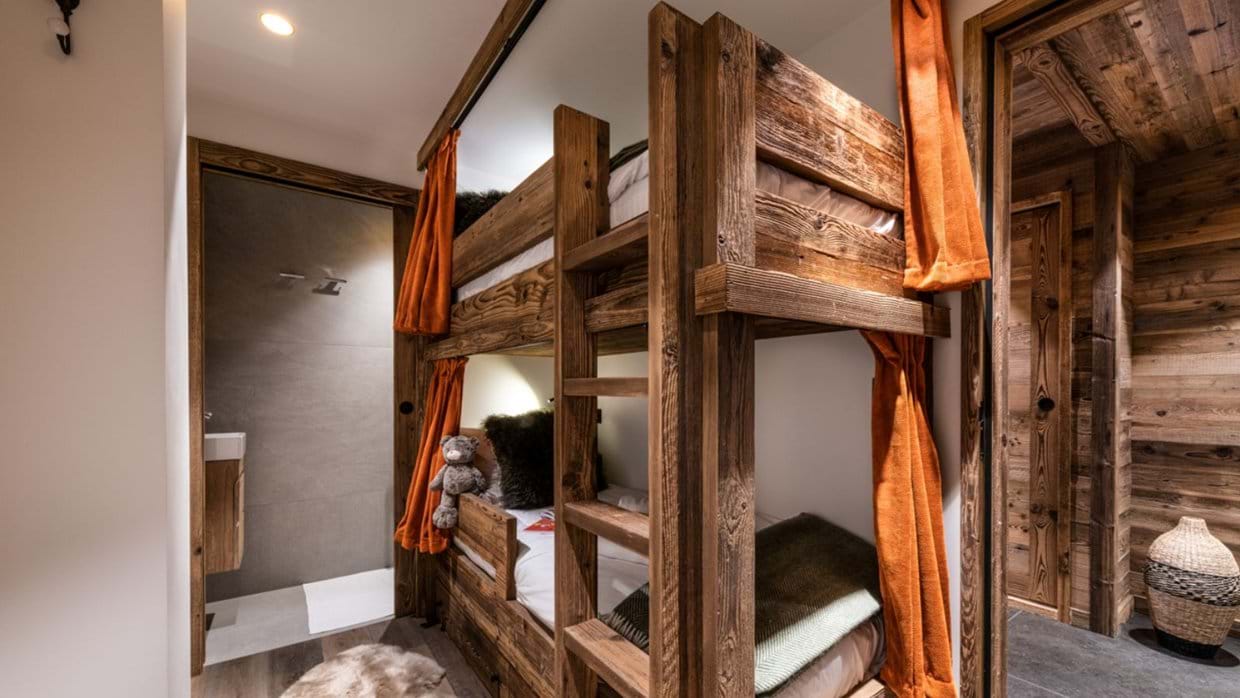 Luxury-ski-Chalet-Val-dIsere-Alaska-Lodge-Oxford-Ski-Bedroom (15).jpg