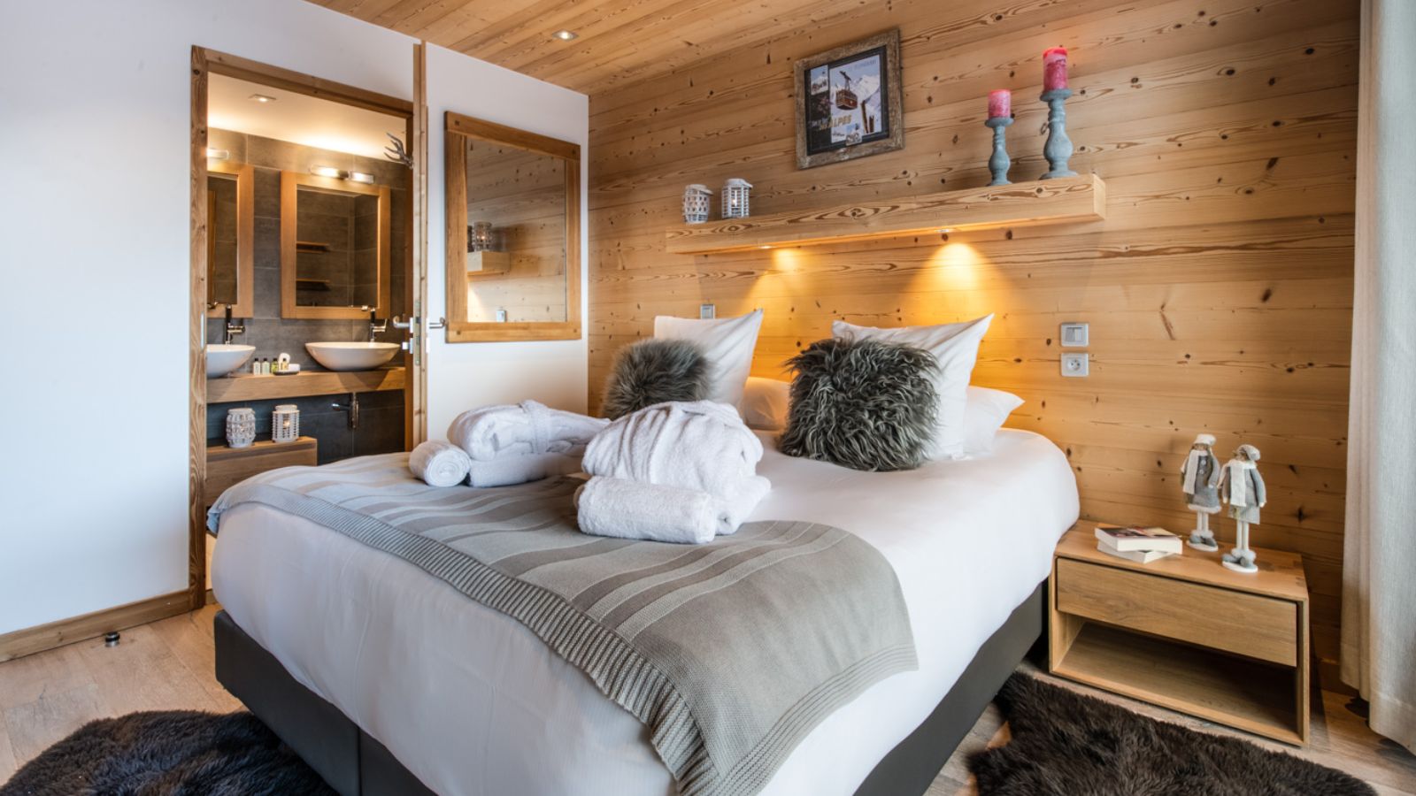 Luxury-Ski-Chalet-Courchevel-1650-Whistler-Lodge-Oxford-Ski-Bedroom (13).jpg