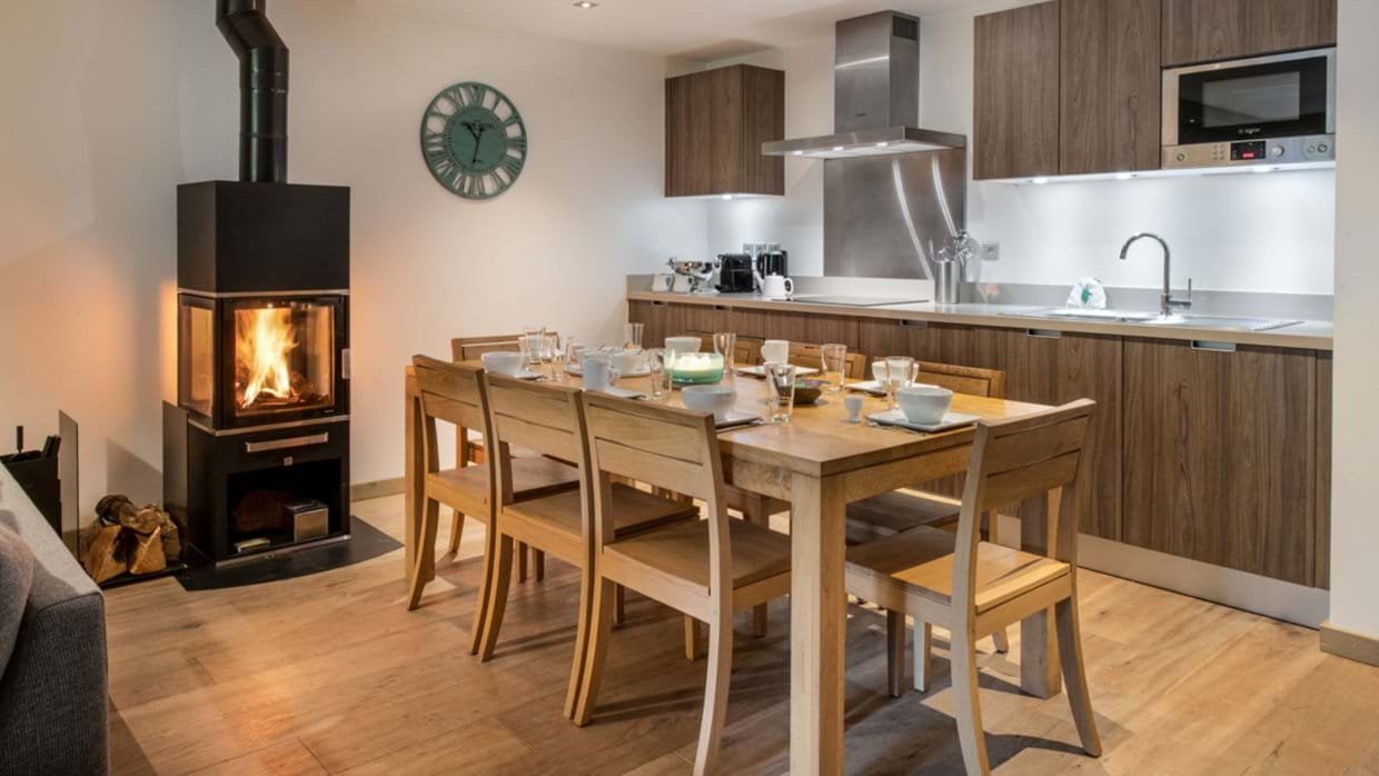 Luxury-Ski-Chalet-Courchevel-1650-Whistler-Lodge-Oxford-Ski-dining2.jpg