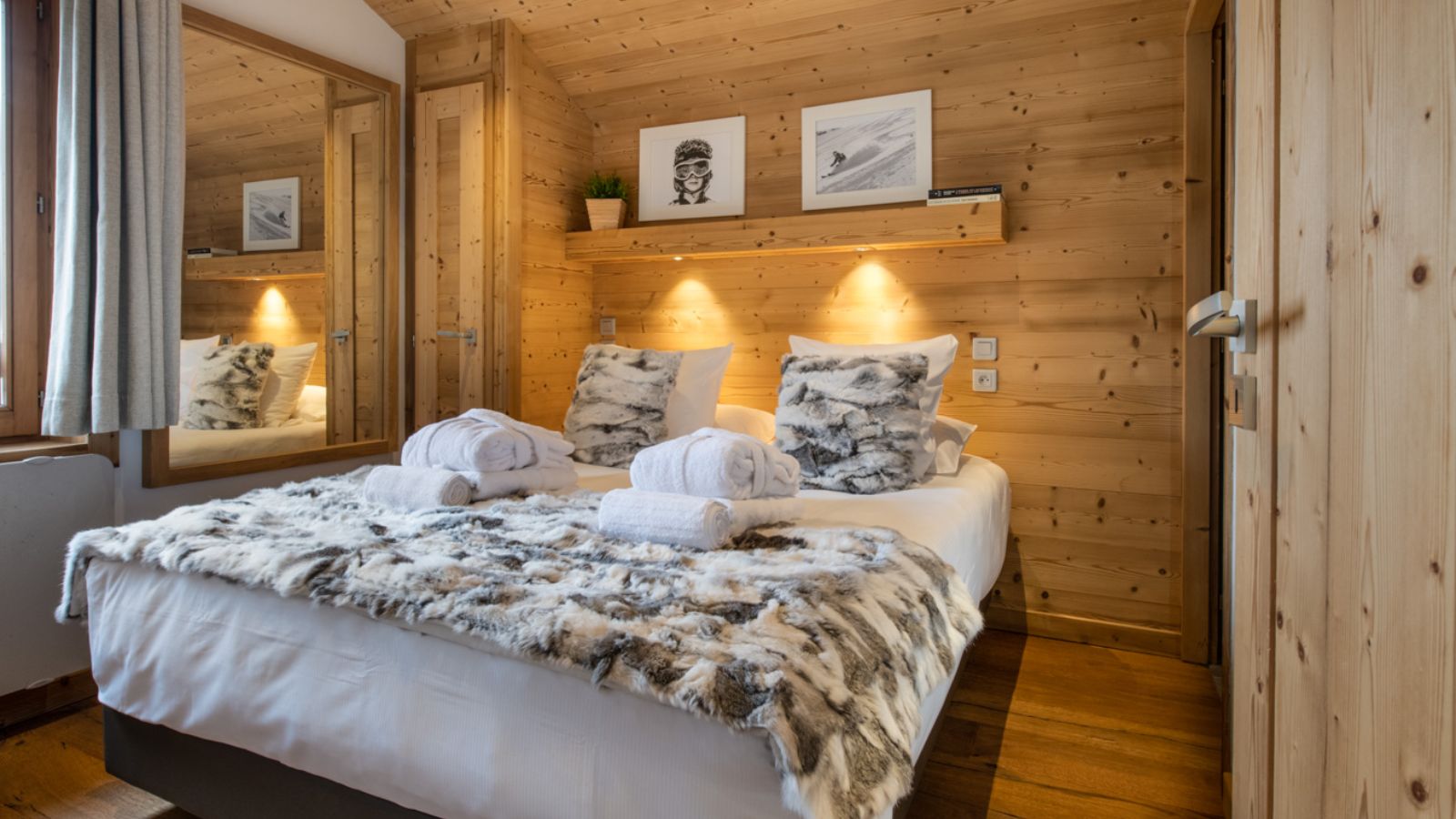 Luxury-Ski-Chalet-Courchevel-1650-Whistler-Lodge-Oxford-Ski-Bedroom (3).jpg