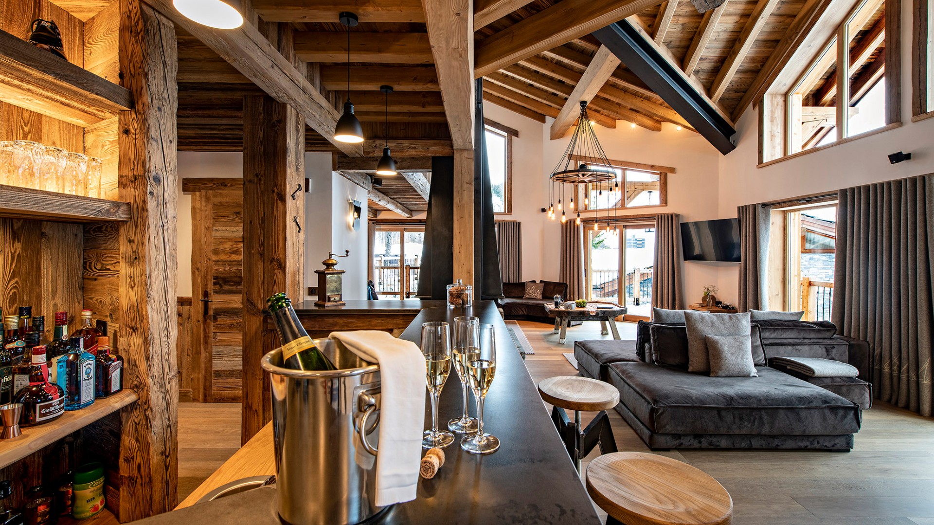 luxury-ski-chalet-val-disere-machapuchare-oxford-ski-company (5).jpg
