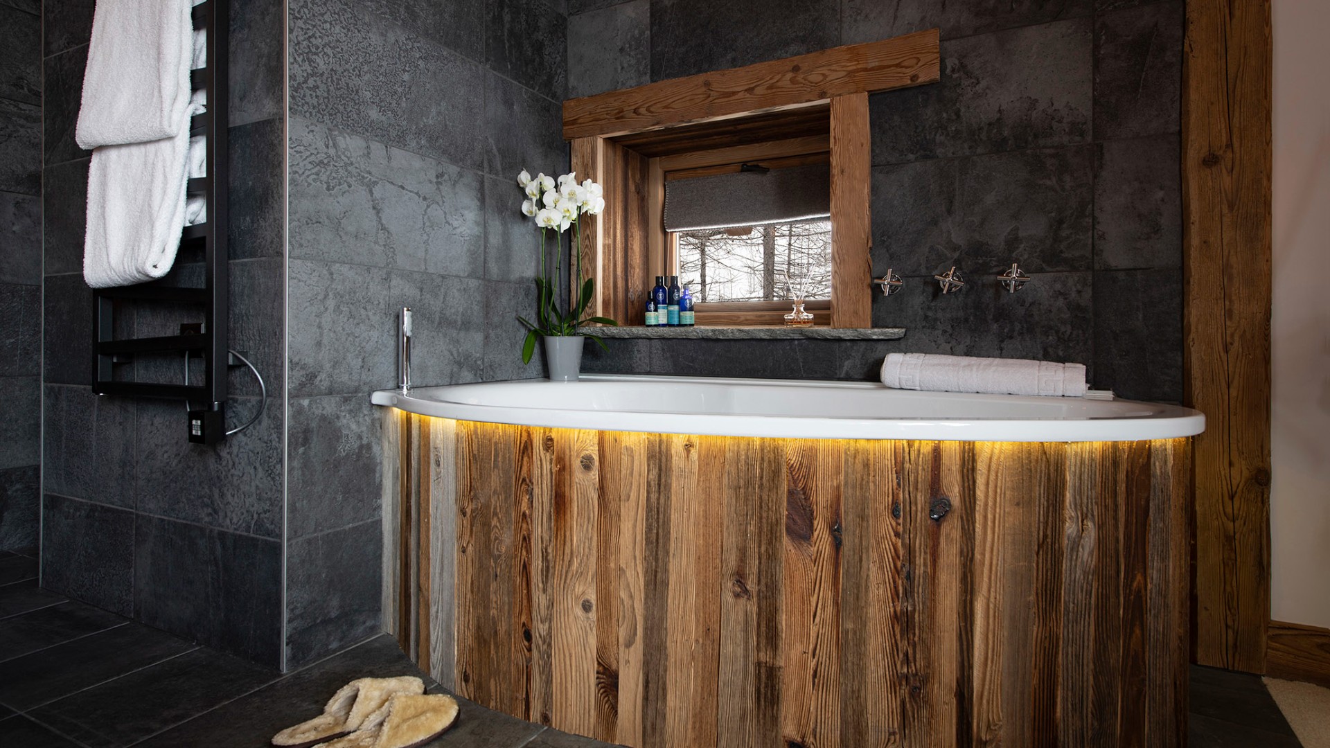 luxury-ski-chalet-val-disere-machapuchare-oxford-ski-company (6).jpg