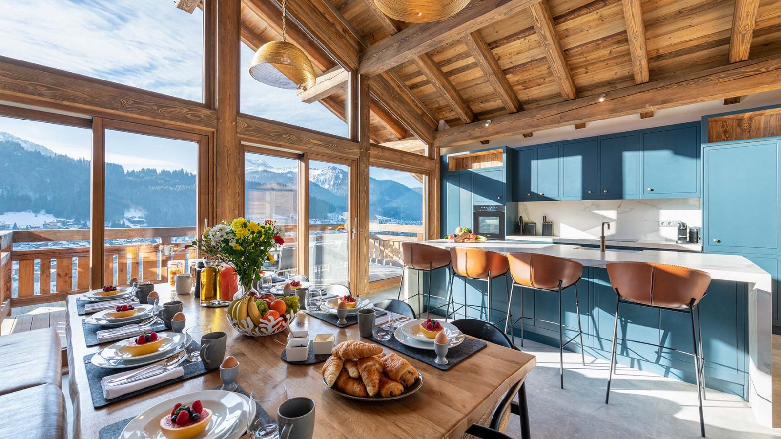 Luxury-ski-chalet-Morzine-goldilocks-oxford-ski-Dining.jpg