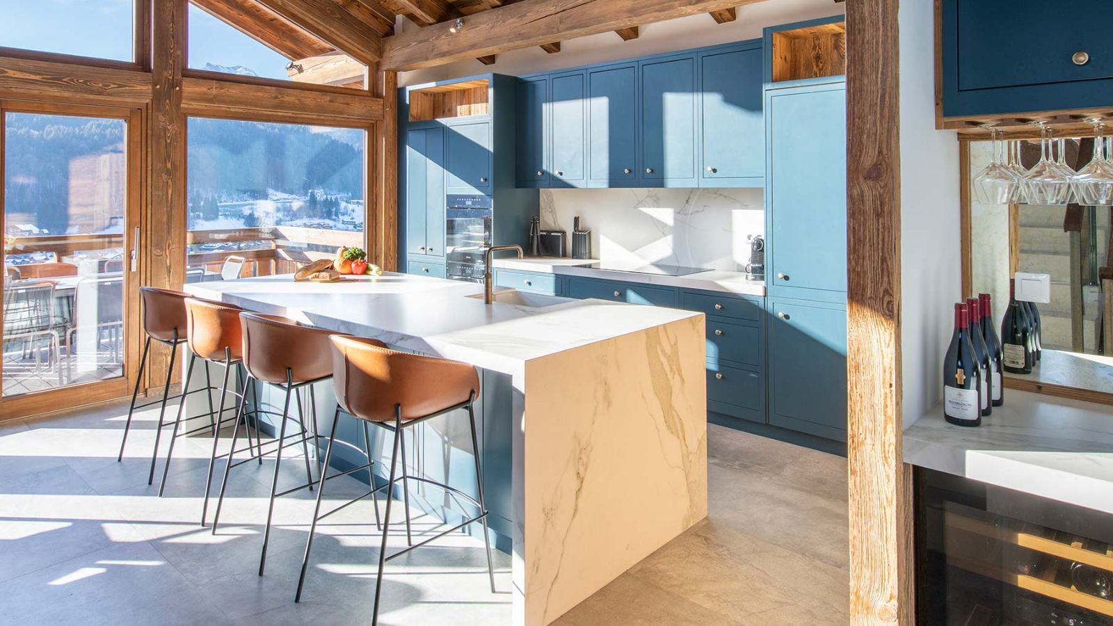 Luxury-ski-chalet-Morzine-goldilocks-oxford-ski-Kitchen.jpg