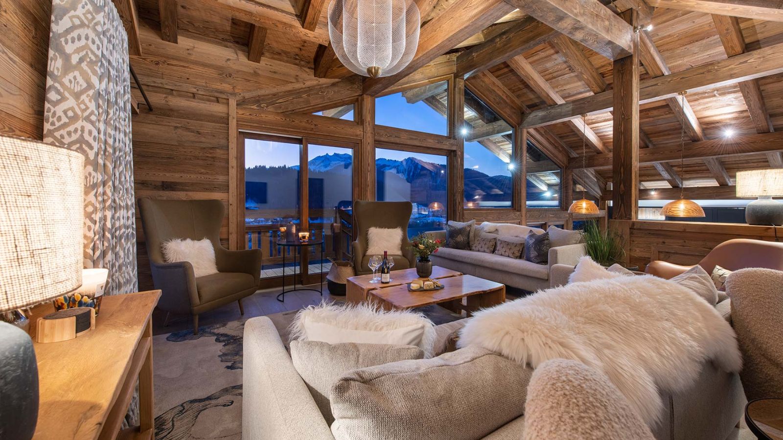 Luxury-ski-chalet-Morzine-goldilocks-oxford-ski-lounge2.jpg