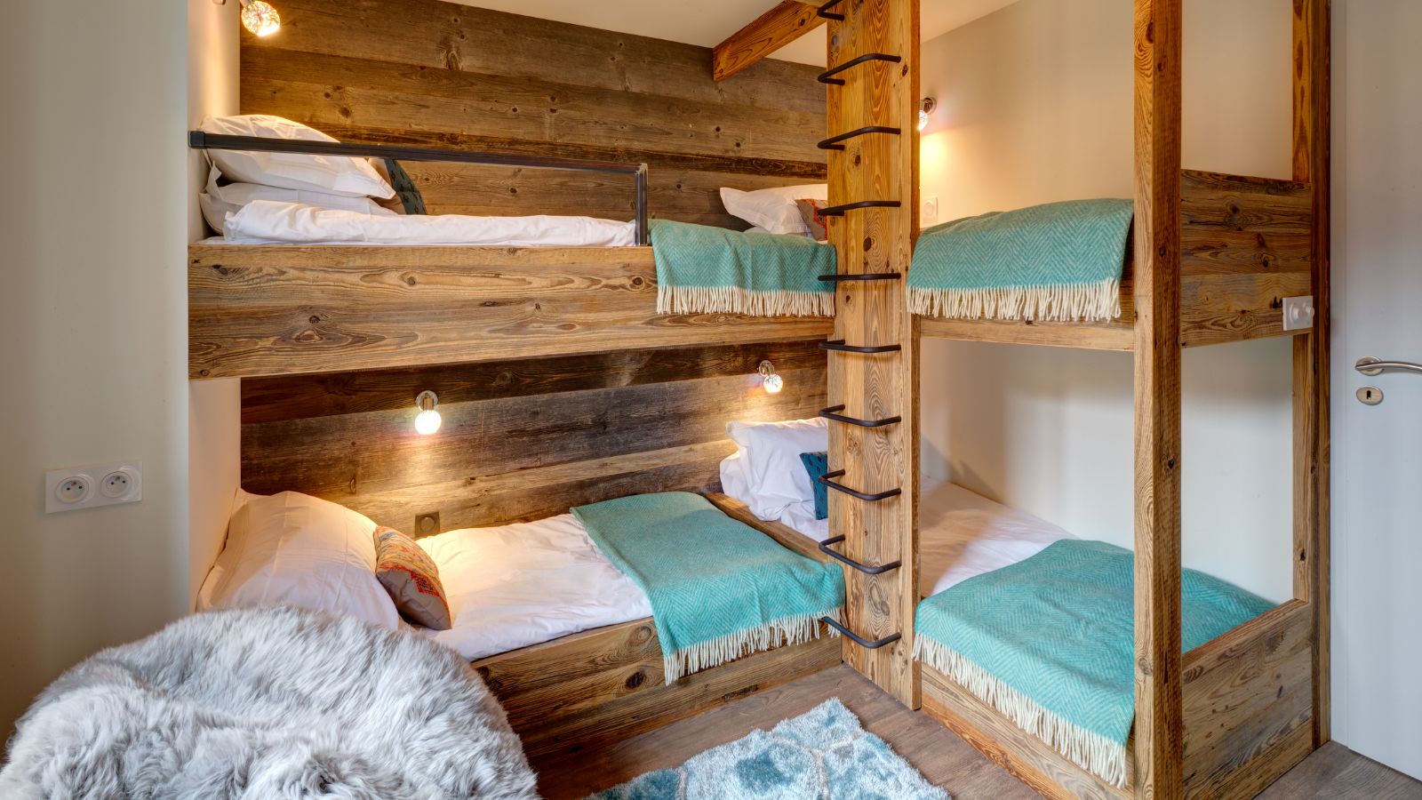 Luxury-ski-chalet-chatel-21@theview-oxford-ski-bunkroom.jpg