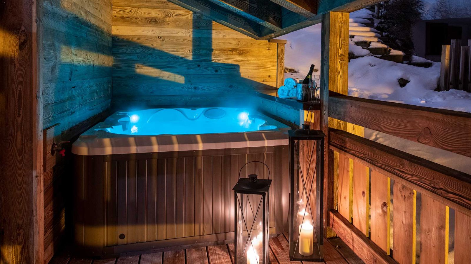 Luxury-Ski-Chalet-Morzine-Three-Bears-Oxford-Ski-hot-tub.jpg