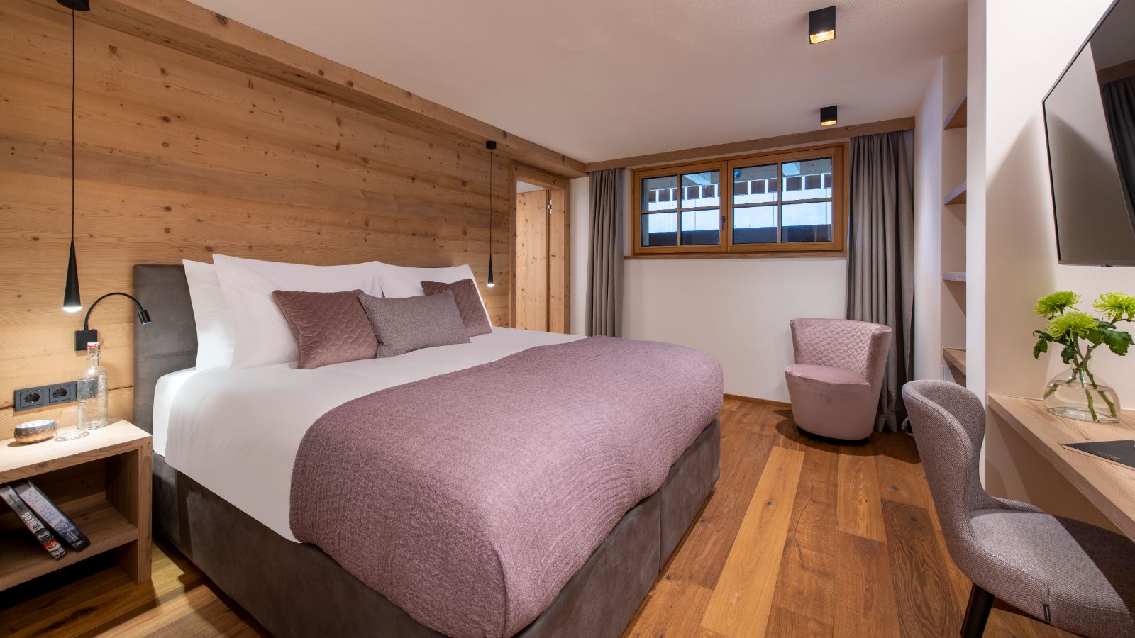 Luxury-ski-apartment-Lech-Brunnenhof5-oxford-ski-Bedroom (7).jpg