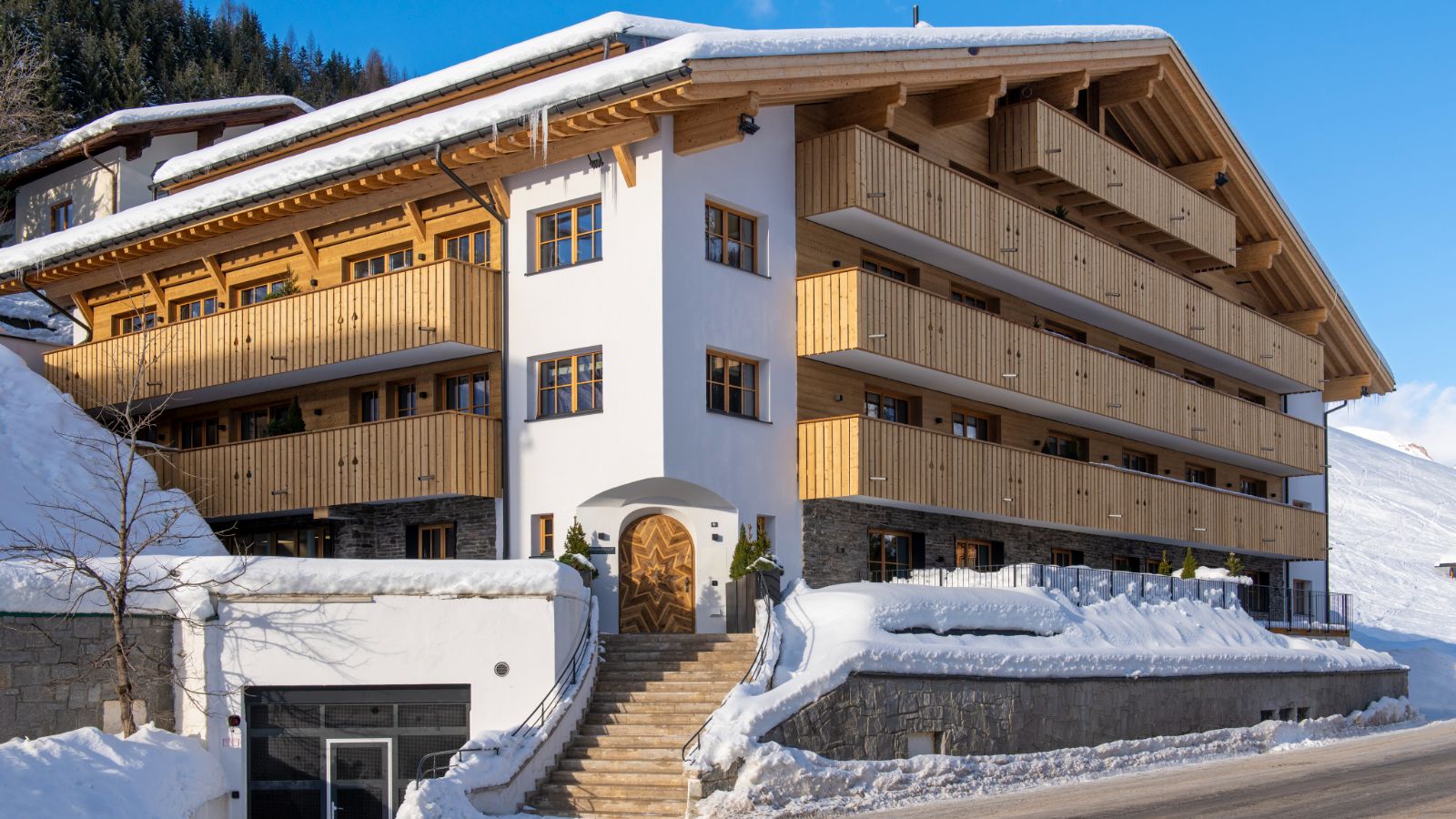 Luxury-ski-apartment-Lech-Brunnenhof5-oxford-ski-Exterior.jpg