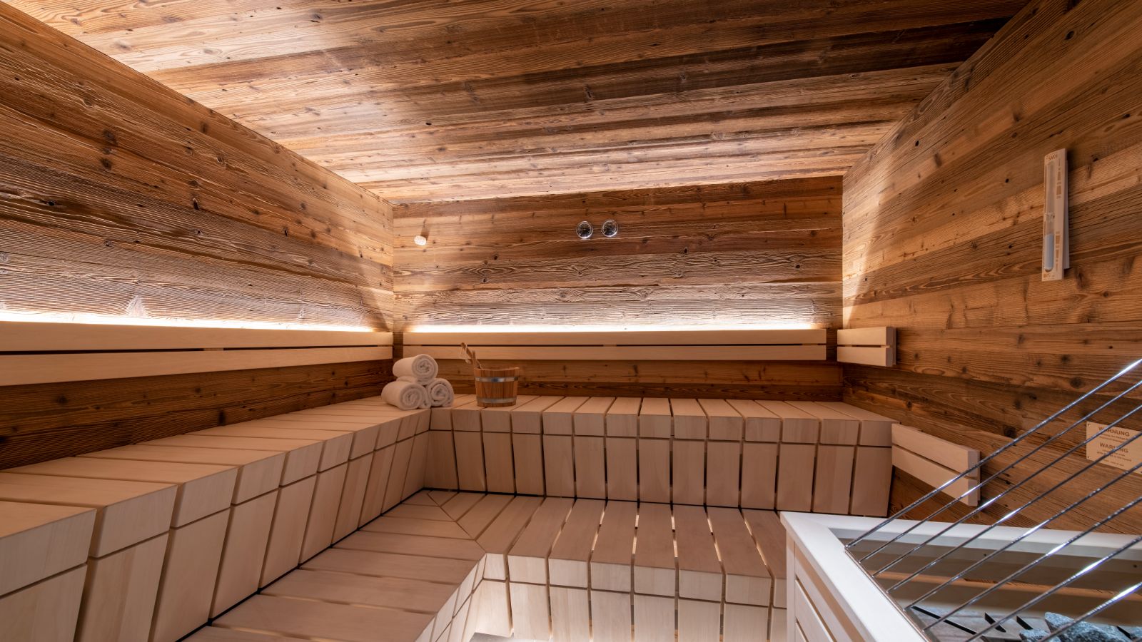 Luxury-ski-apartment-Lech-Brunnenhof5-oxford-ski-Sauna.jpg