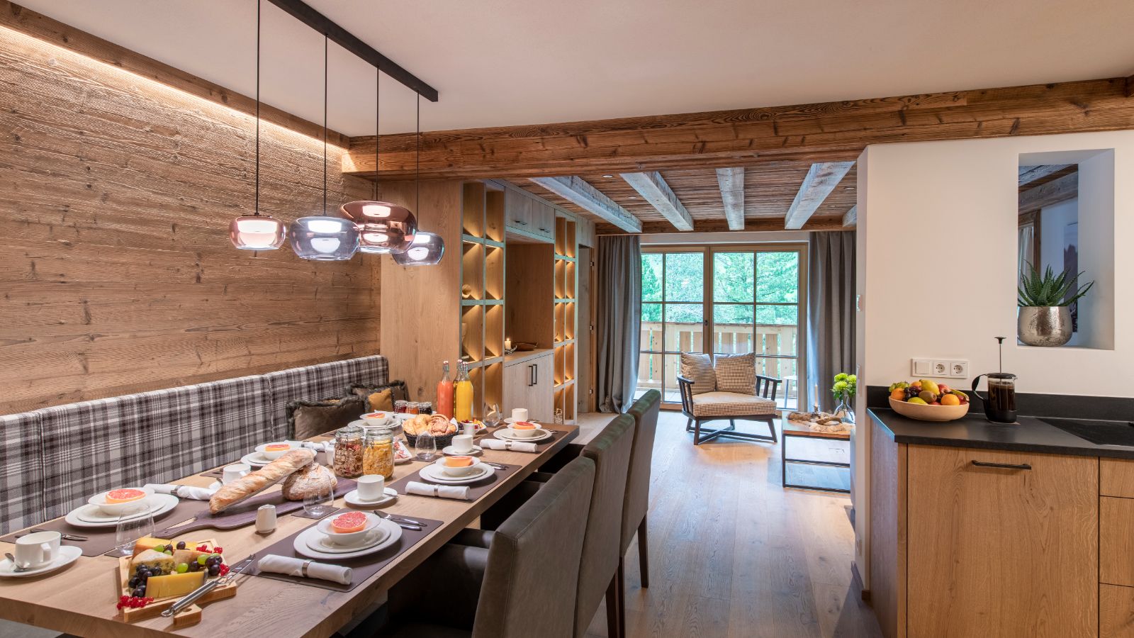 Luxury-ski-apartment-Lech-Brunnenhof6-Oxford-Ski-DIning.jpg