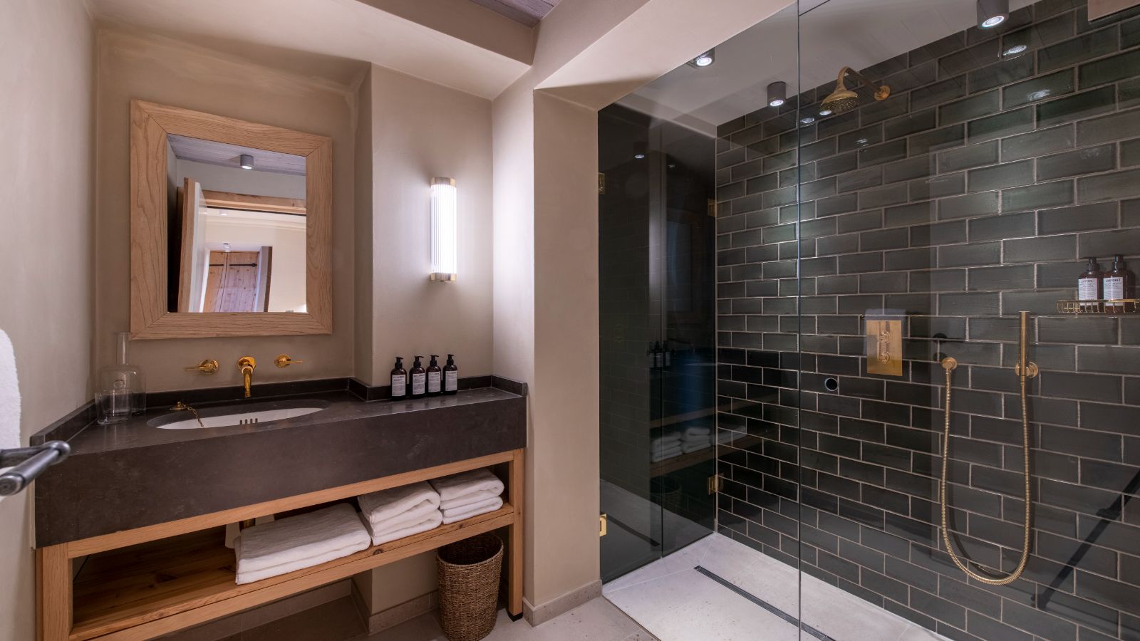 Luxury-Ski-Apartment-Lech-Brunnenhof8-Oxford_ski-Bathroom.jpg