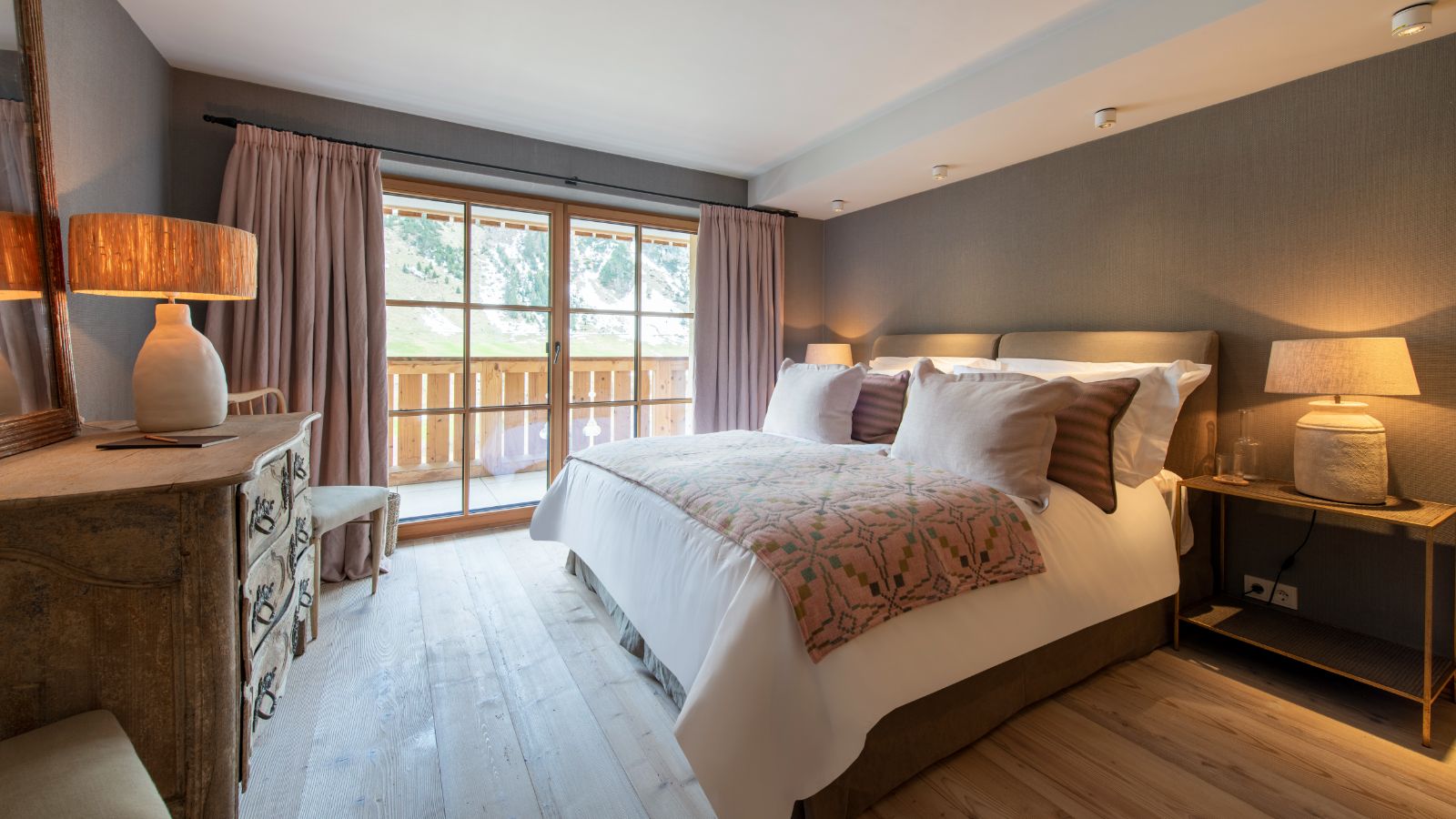 Luxury-Ski-Apartment-Lech-Brunnenhof8-Oxford_ski-Bedroom (2).jpg