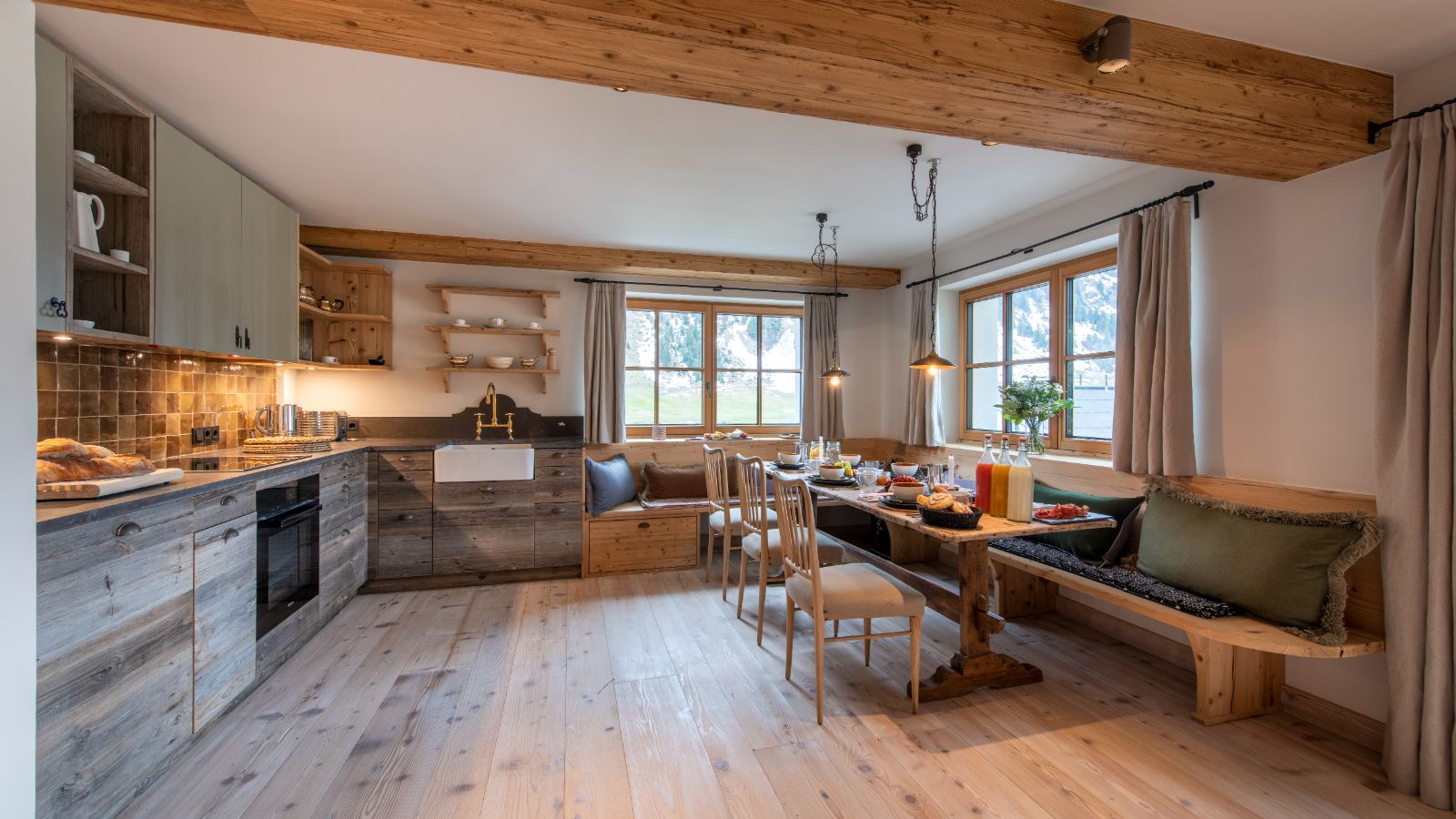 Luxury-Ski-Apartment-Lech-Brunnenhof8-Oxford_ski-Dining.jpg