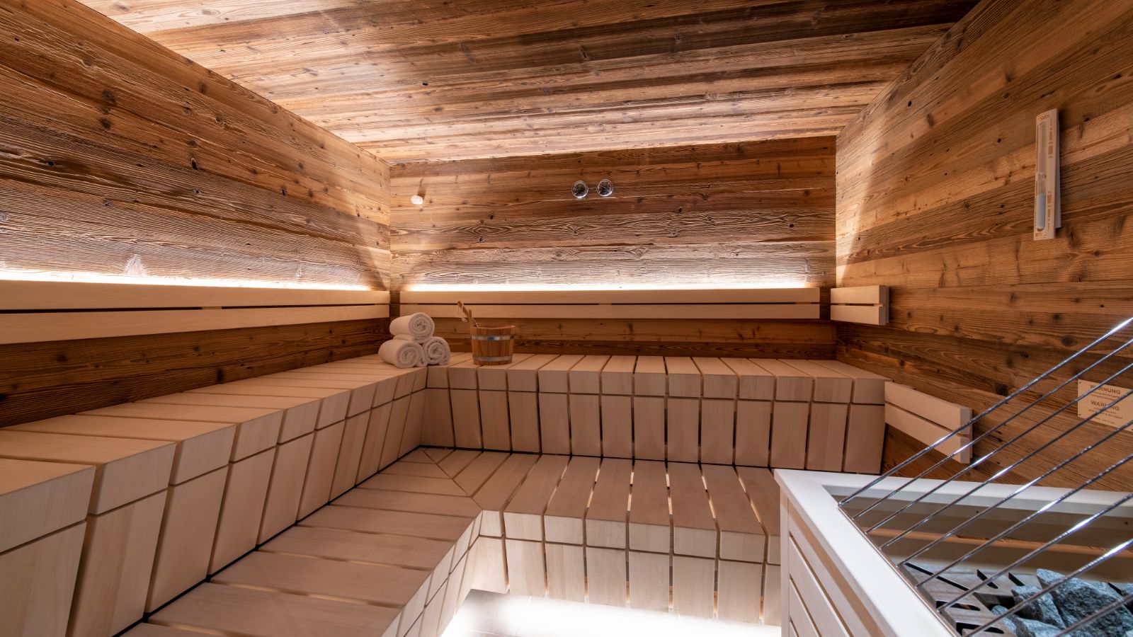 Luxury-Ski-Apartment-Lech-Brunnenhof8-Oxford_ski-Sauna.jpg