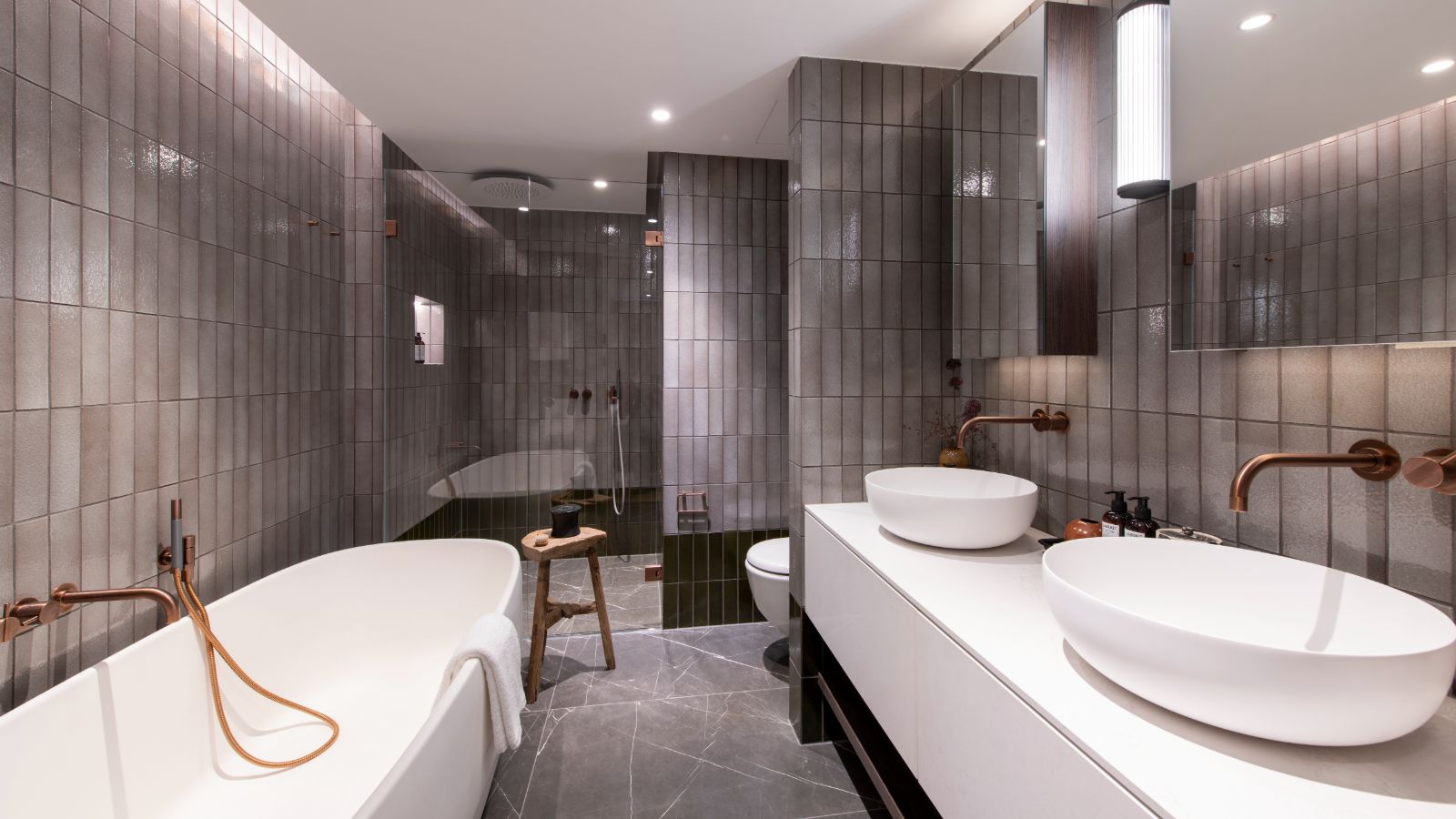 Luxury-Ski-Apartment-Lech-Brunnenhof-Oxford-Ski-Bathroom2.jpg