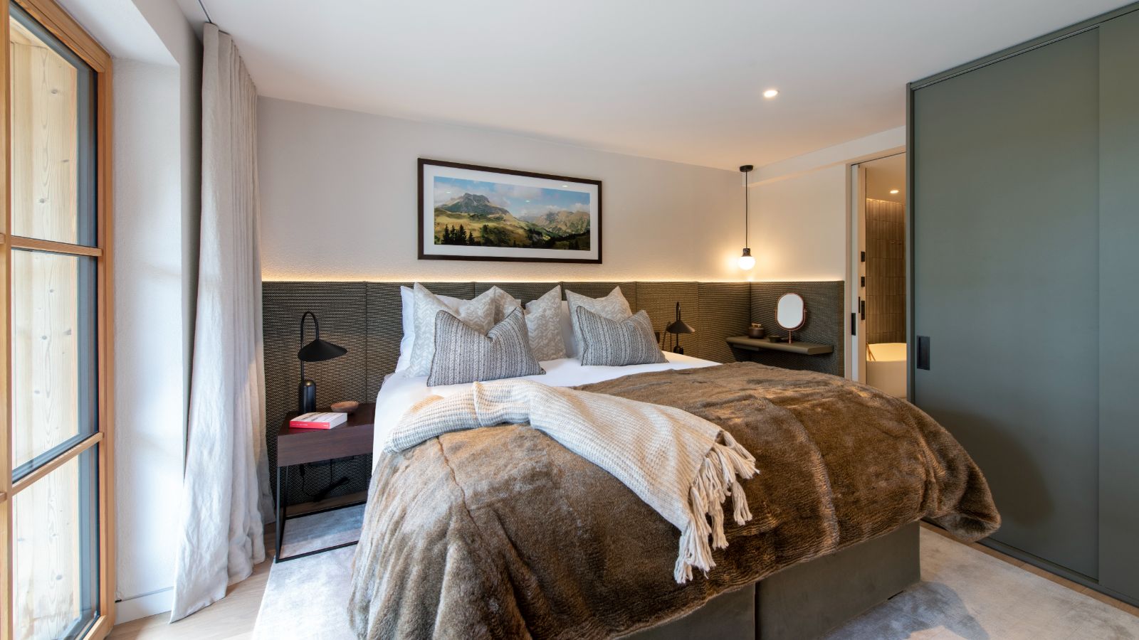 Luxury-Ski-Apartment-Lech-Brunnenhof-Oxford-Ski-Bedroom (2).jpg