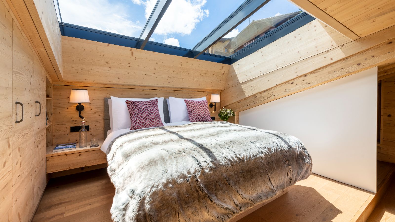 Luxury-Ski-Apartment-Lech-Brunnenhof-Penthouse-Oxford-Ski-Bedroom3.jpg