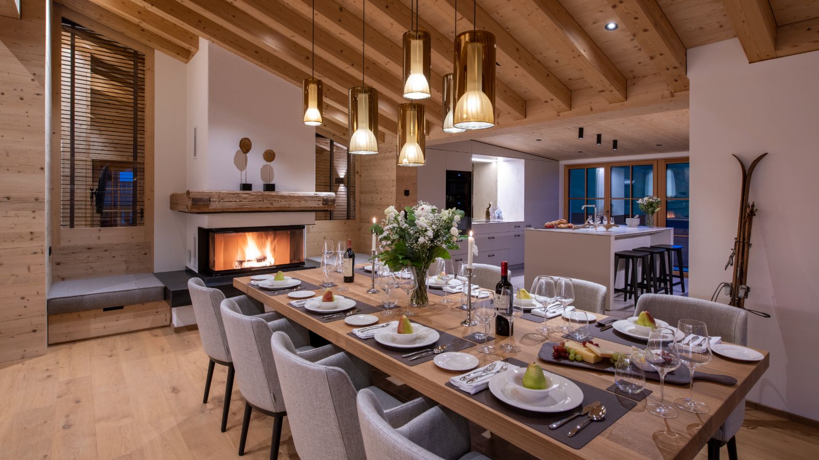 Luxury-Ski-Apartment-Lech-Brunnenhof-Penthouse-Oxford-Ski-Dining2.jpg