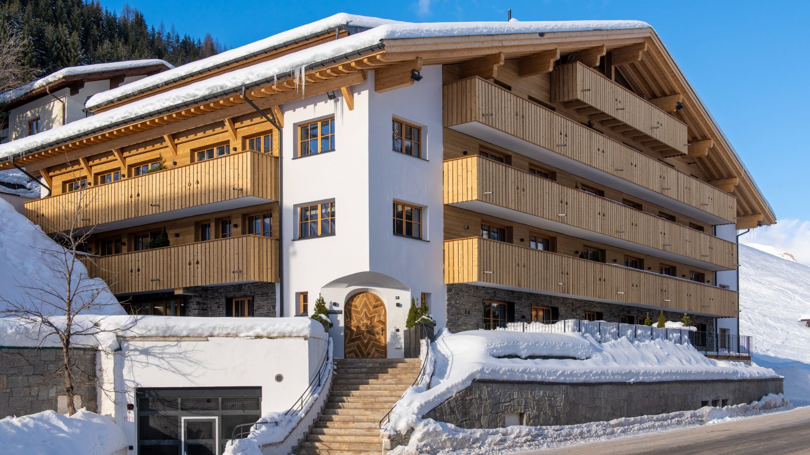 Luxury-Ski-Apartment-Lech-Brunnenhof-Penthouse-Oxford-Ski-Exterior.jpg
