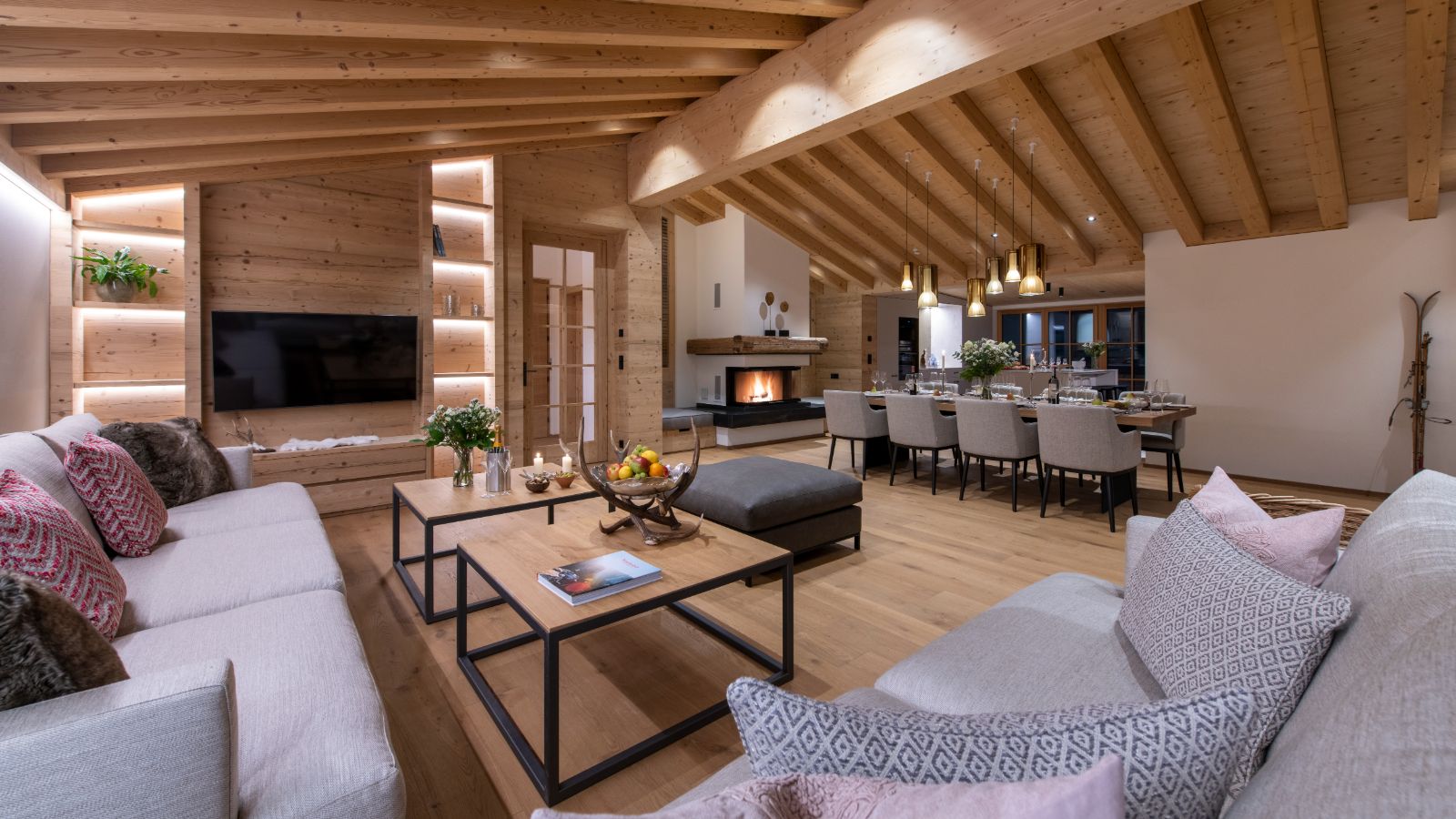 Luxury-Ski-Apartment-Lech-Brunnenhof-Penthouse-Oxford-Ski-Lounge (2).jpg